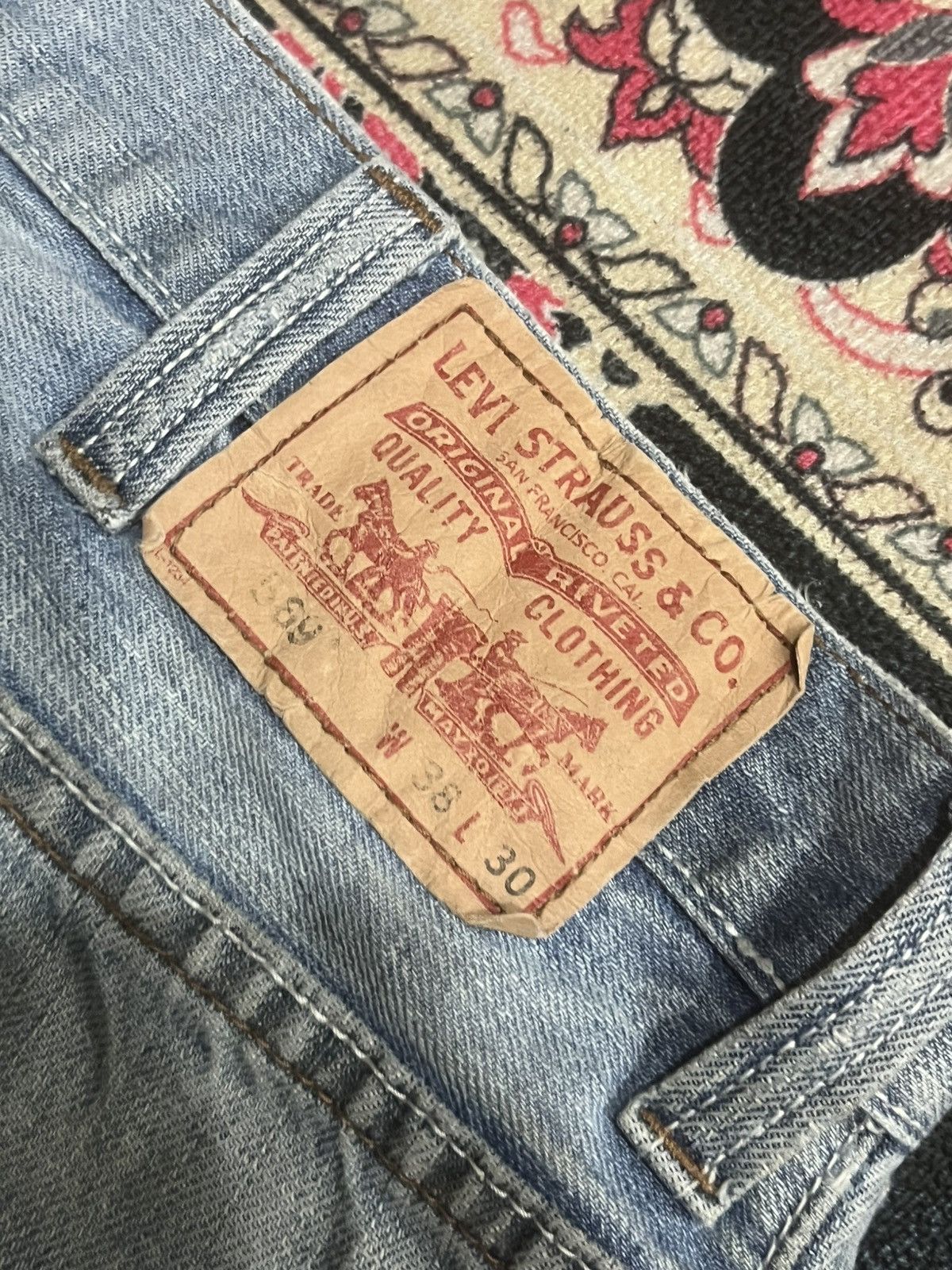 Levi's Vintage Levi’s 569 Light Rusty Blue Distressed Loose Jeans Size US 38 / EU 54 - 8 Thumbnail