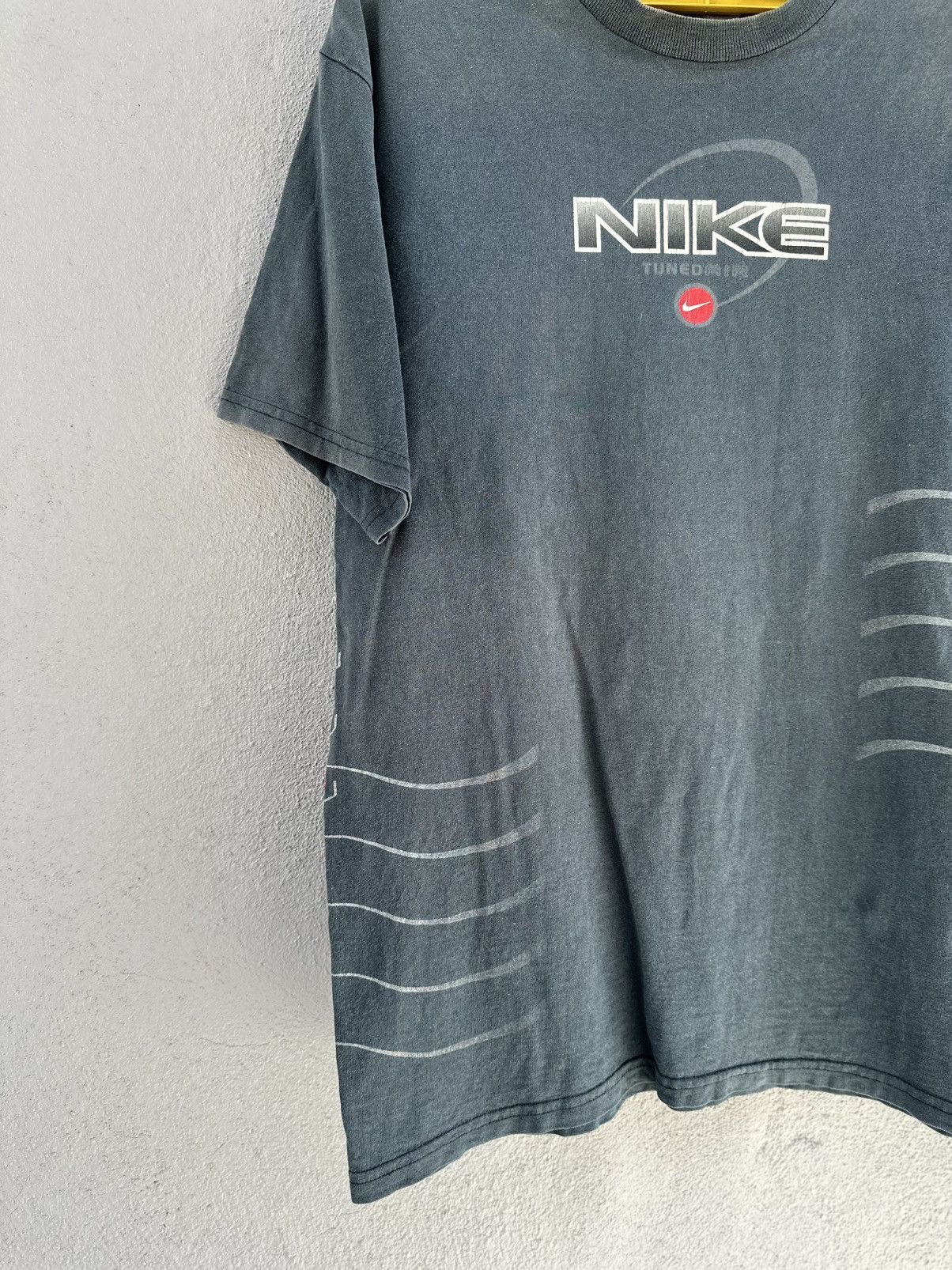 Nike Thrashed Vintage Nike Tuned Air Sportwear Sun Faded Usa Tee Size US M / EU 48-50 / 2 - 5 Thumbnail