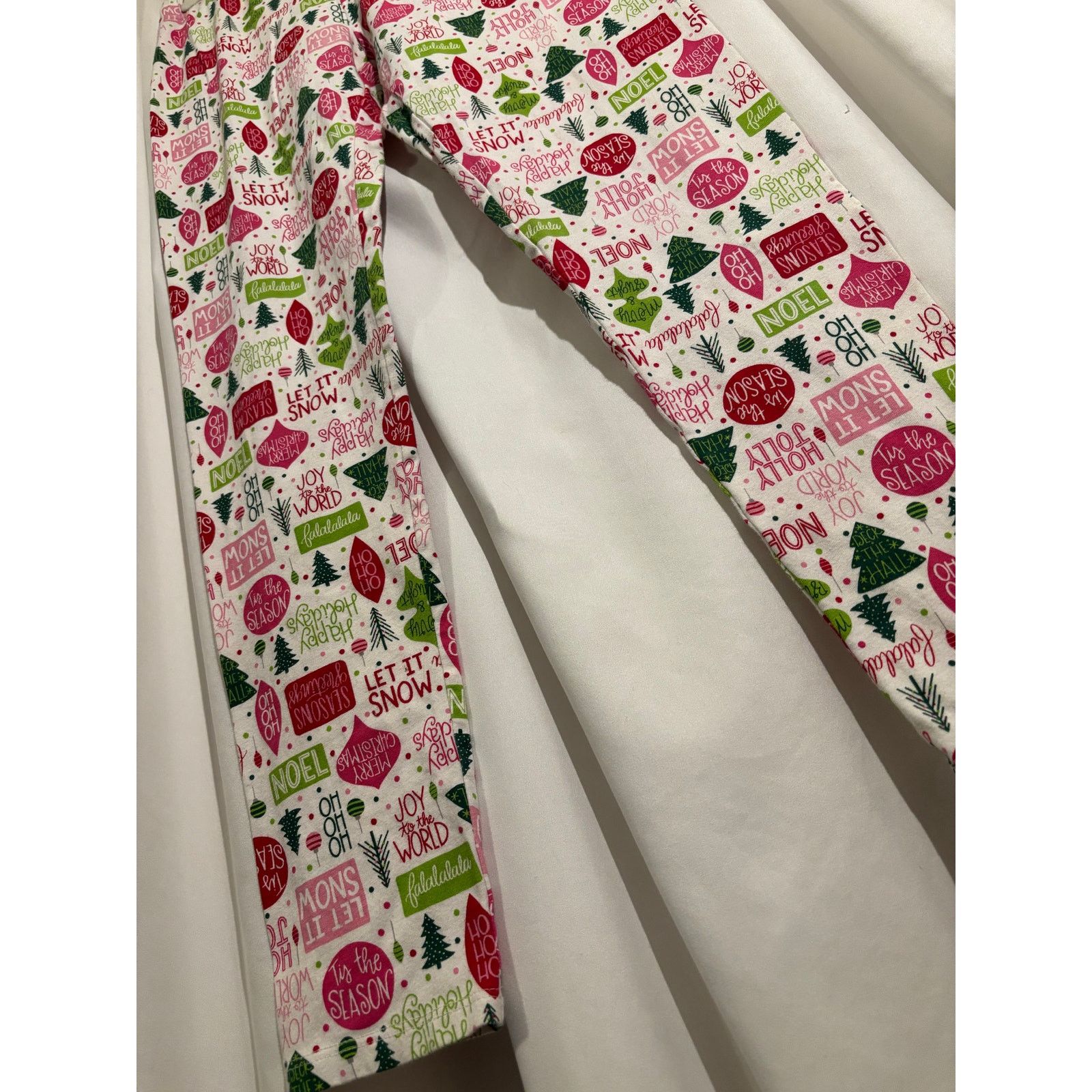 The Unbranded Brand No Boundaries Let it Snow Jammies Size Small Size 26" / US 2 / IT 38 - 4 Thumbnail