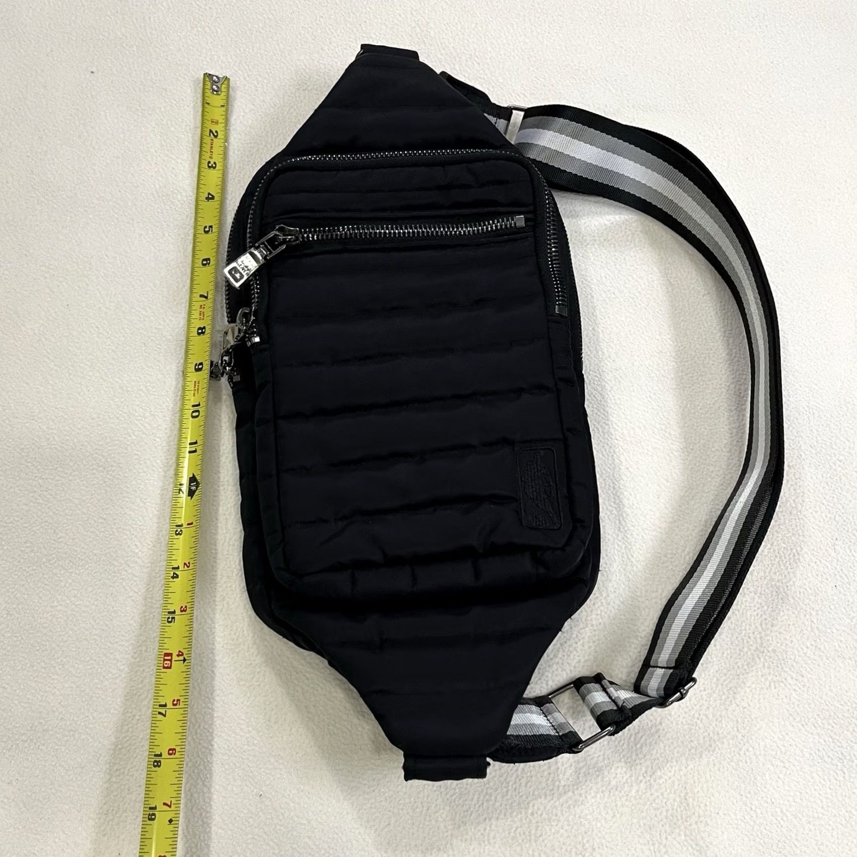 Vintage THINK ROYLN Crossbody Bag Women's Black Polyester Camouflage NBA Logo With Crossbody Style Size ONE SIZE - 7 Thumbnail