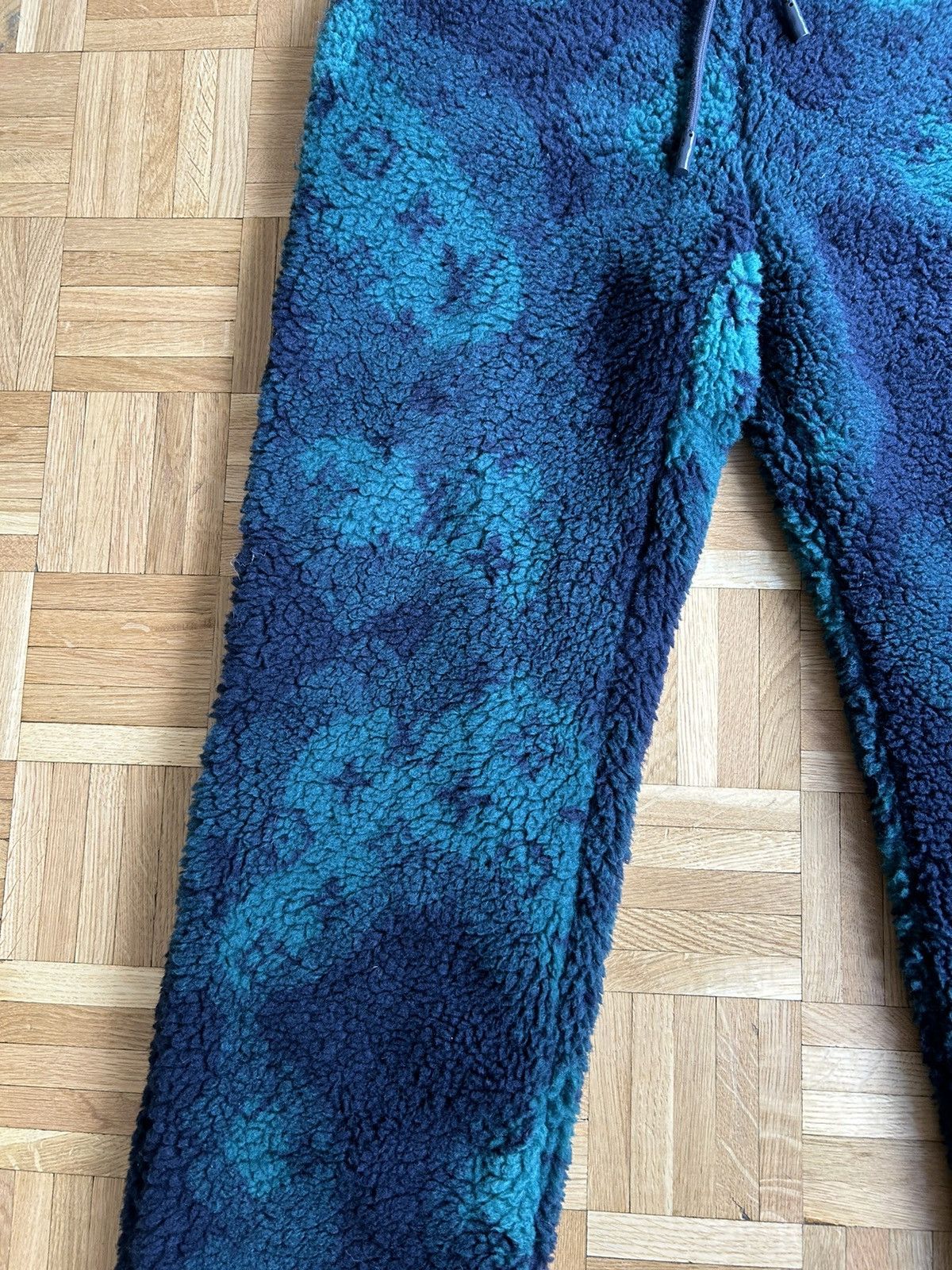 Louis Vuitton 🟢 LOUIS VUITTON 🟢 - Green Camo Monogram Joggers Size US 31 - 4 Thumbnail