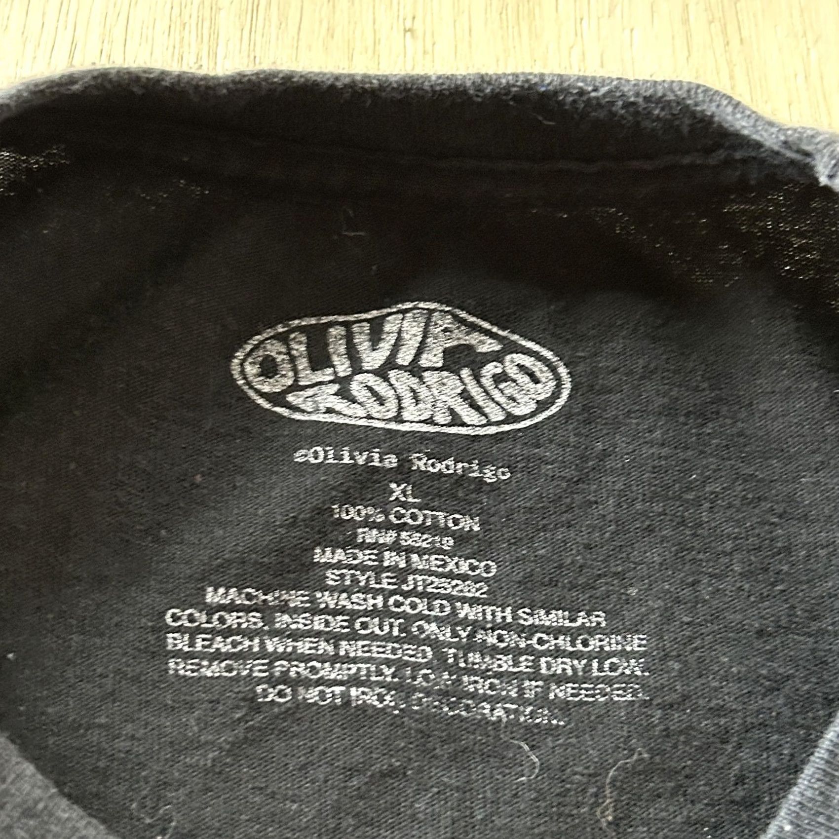 Vintage Olivia Rodrigo Sour Shirt Mens XL Black Album Cover Graphic Tee T-Shirt Size US XL / EU 56 / 4 - 3 Thumbnail