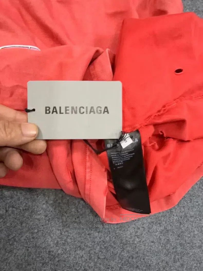 Balenciaga Balenciaga Distressed Short Sleeve T-Shirt Women's Size US S / EU 44-46 / 1 - 4 Thumbnail