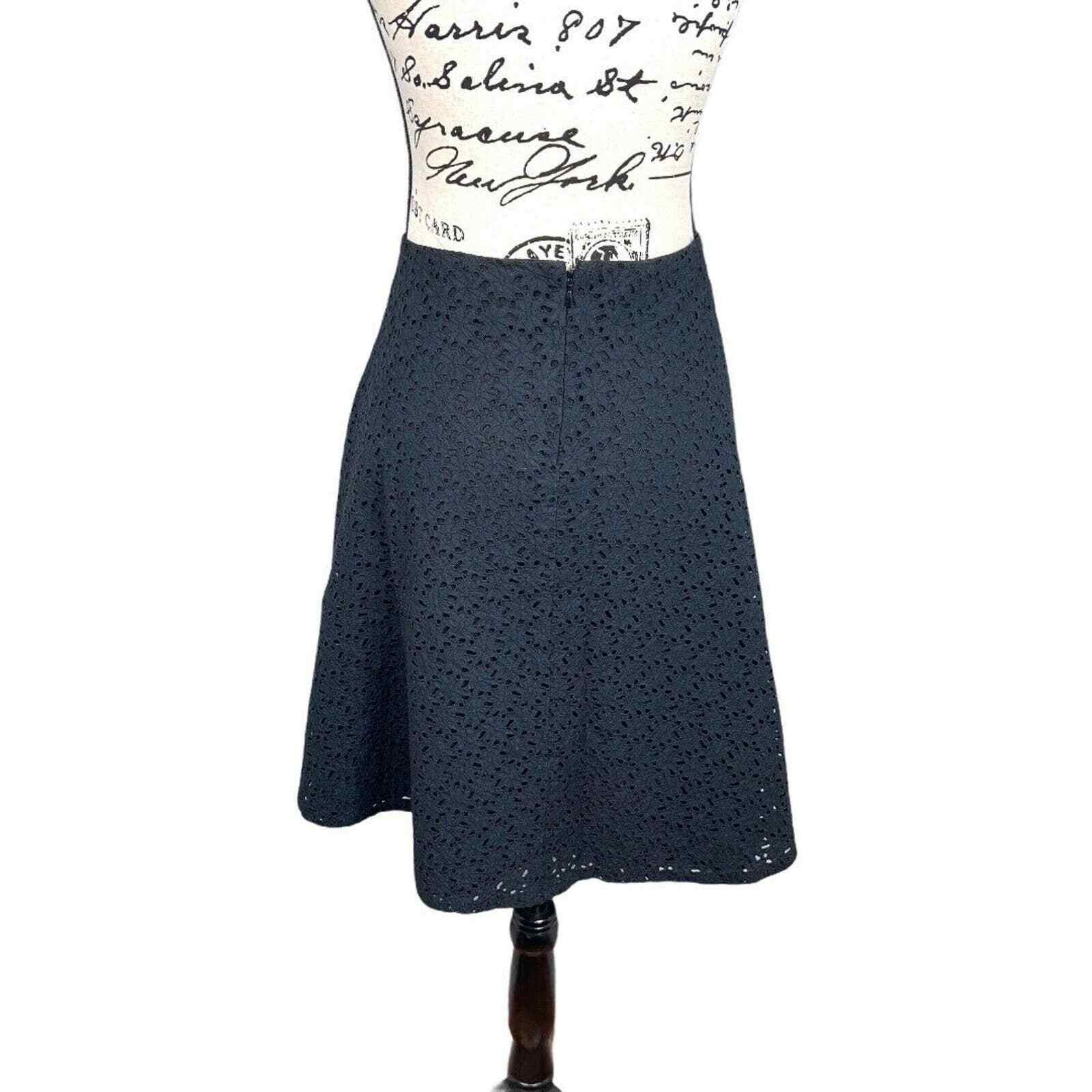 Gap GAP A-Line Skirt Knee Length Floral Eyelet Black Cotton 4 Size 27" / US 4 / IT 40 - 7 Thumbnail