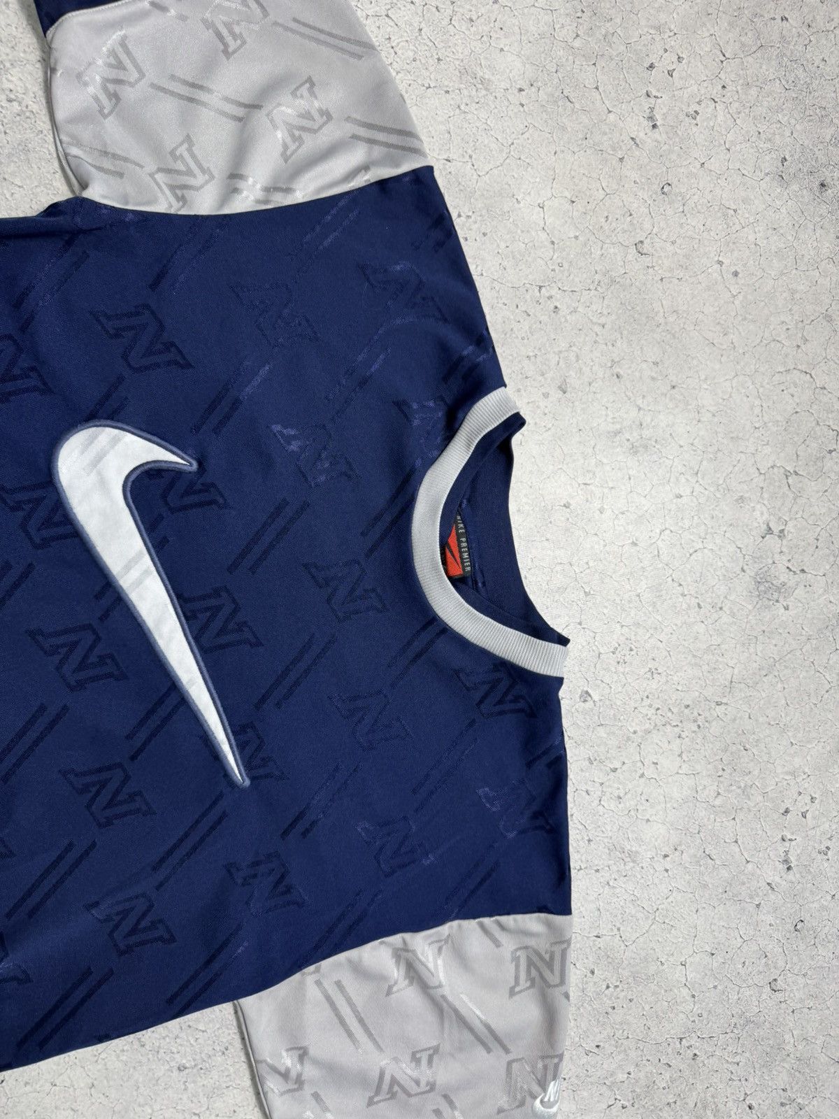 Nike Vintage 90s Nike Monogram Jersey Shirt Big Logo Swoosh Y2K Size US L / EU 52-54 / 3 - 5 Thumbnail