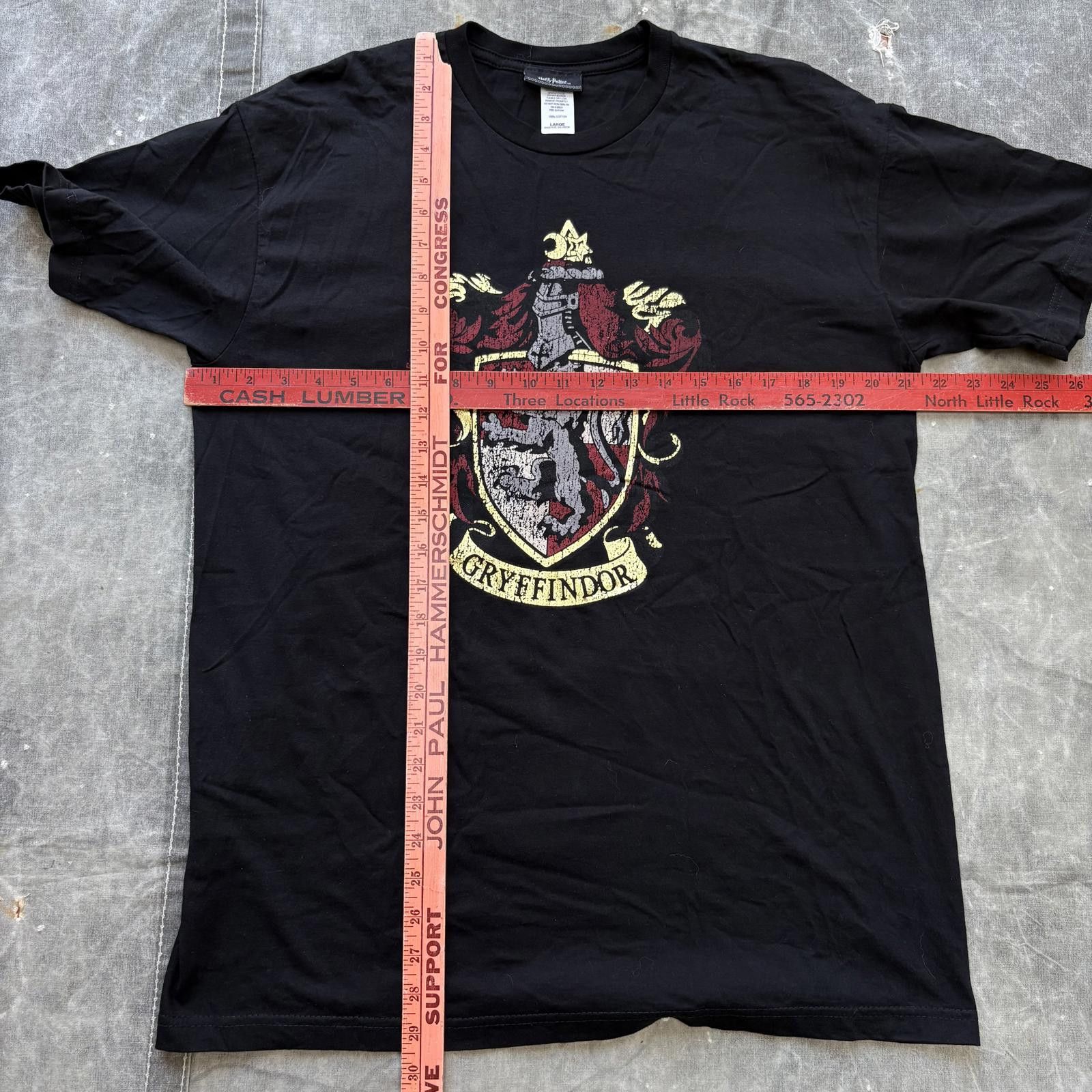Vintage Vintage Y2K Harry Potter Gryffindor Crest Movie Shirt Size US L / EU 52-54 / 3 - 5 Thumbnail