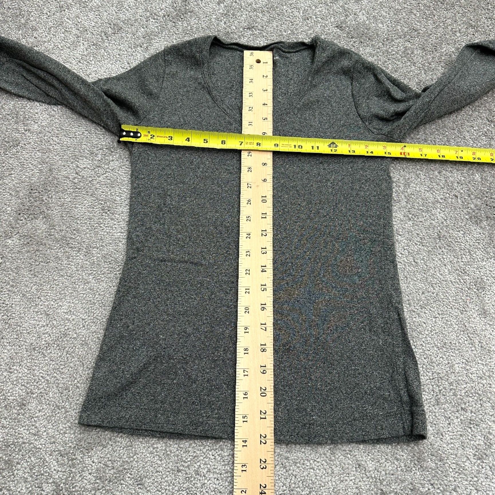 Eddie Bauer VINTAGE: No — irrelevant. Eddie Bauer T-Shirt Women’s Small Gray V-Neck Long Sleeve Cotton Tee Casual Size S / US 4 / IT 40 - 6 Thumbnail