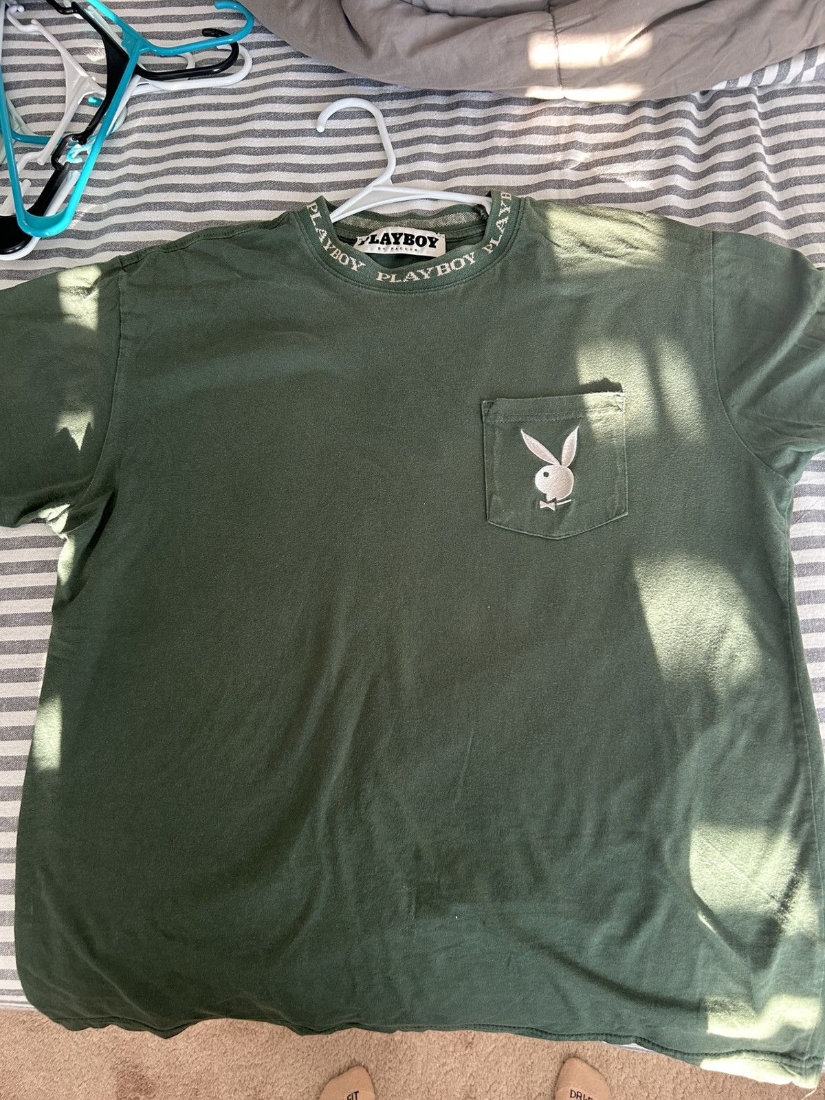 Playboy Playboy by PacSun Green Pocket Tee Bunny Logo Size US M / EU 48-50 / 2 - 2 Thumbnail