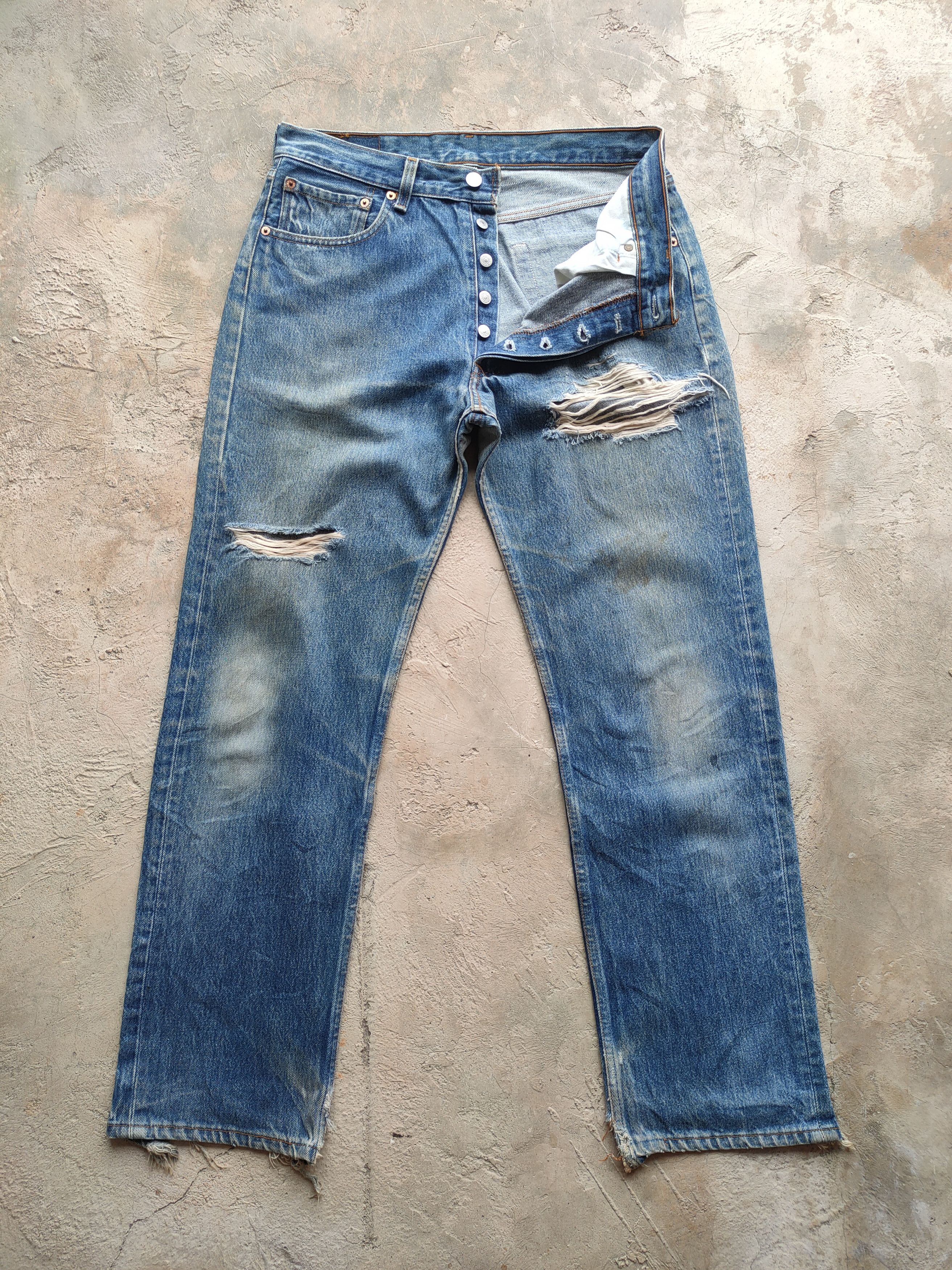 Levi's Vintage Clothing W32 VINTAGE LEVI'S 501 USA 95' FADED DISTRESSED JEANS PANTS Size US 32 / EU 48 - 1 Thumbnail