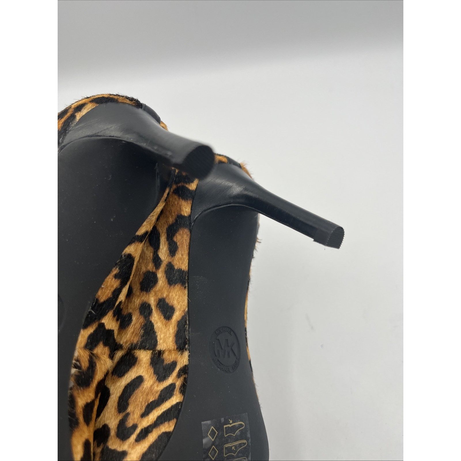 Michael Kors Michael Kors Alina Flex Pump Cheetah Haircalf 6.5, Pointed Size US 6.5 / IT 36.5 - 16 Thumbnail
