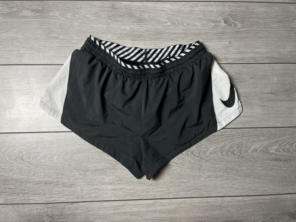 Nike Nike running shorts swoosh size Medium Size US 32 / EU 48 - 1 Thumbnail