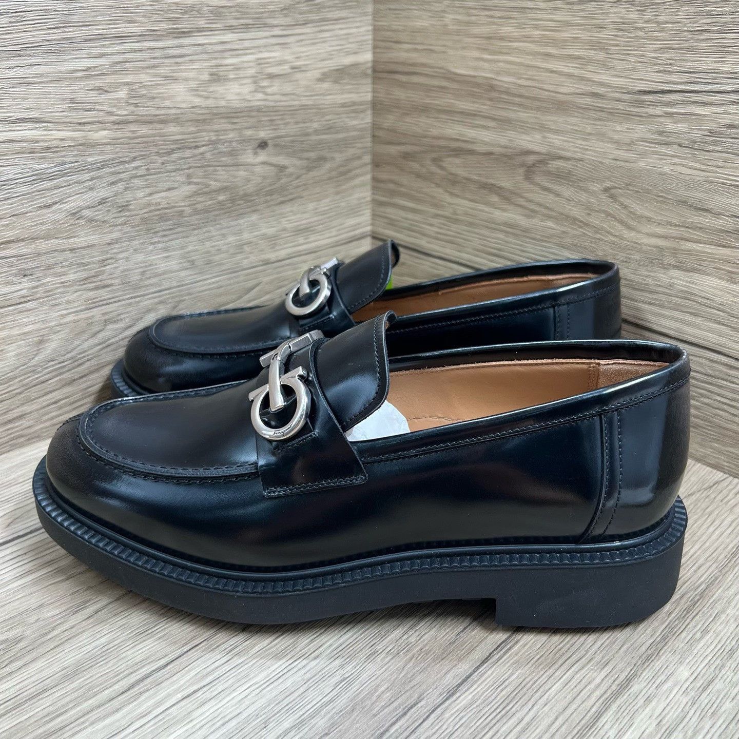 Salvatore Ferragamo Salvatore Ferragamo Silver Lowtop Sneakers 6.5 Men Size US 6.5 / EU 39-40 - 1 Thumbnail
