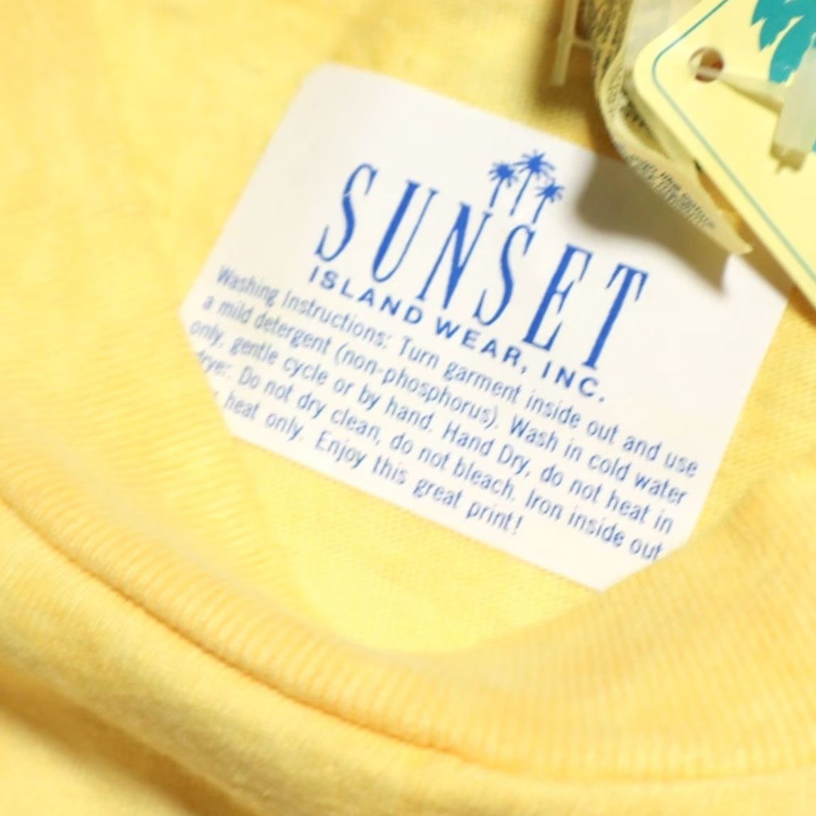 Hanes VTG Hanes Laguna Beach Sun Solid T-Shirt Yellow Men's XL Shirt Boys Mens Adults Size US XL / EU 56 / 4 - 7 Thumbnail