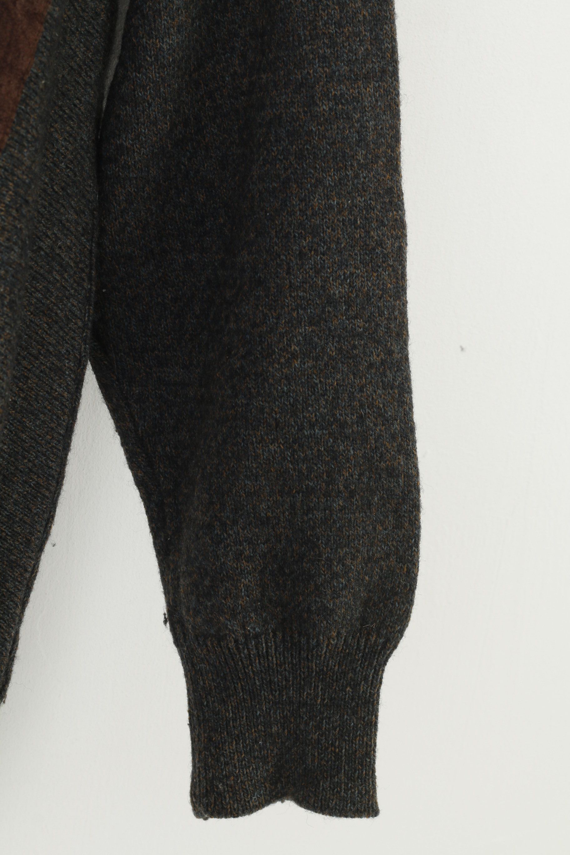 Vintage Vintage Men 42 L Jumper V Neck Grey Wool Geometric 4202 Size US L / EU 52-54 / 3 - 3 Thumbnail