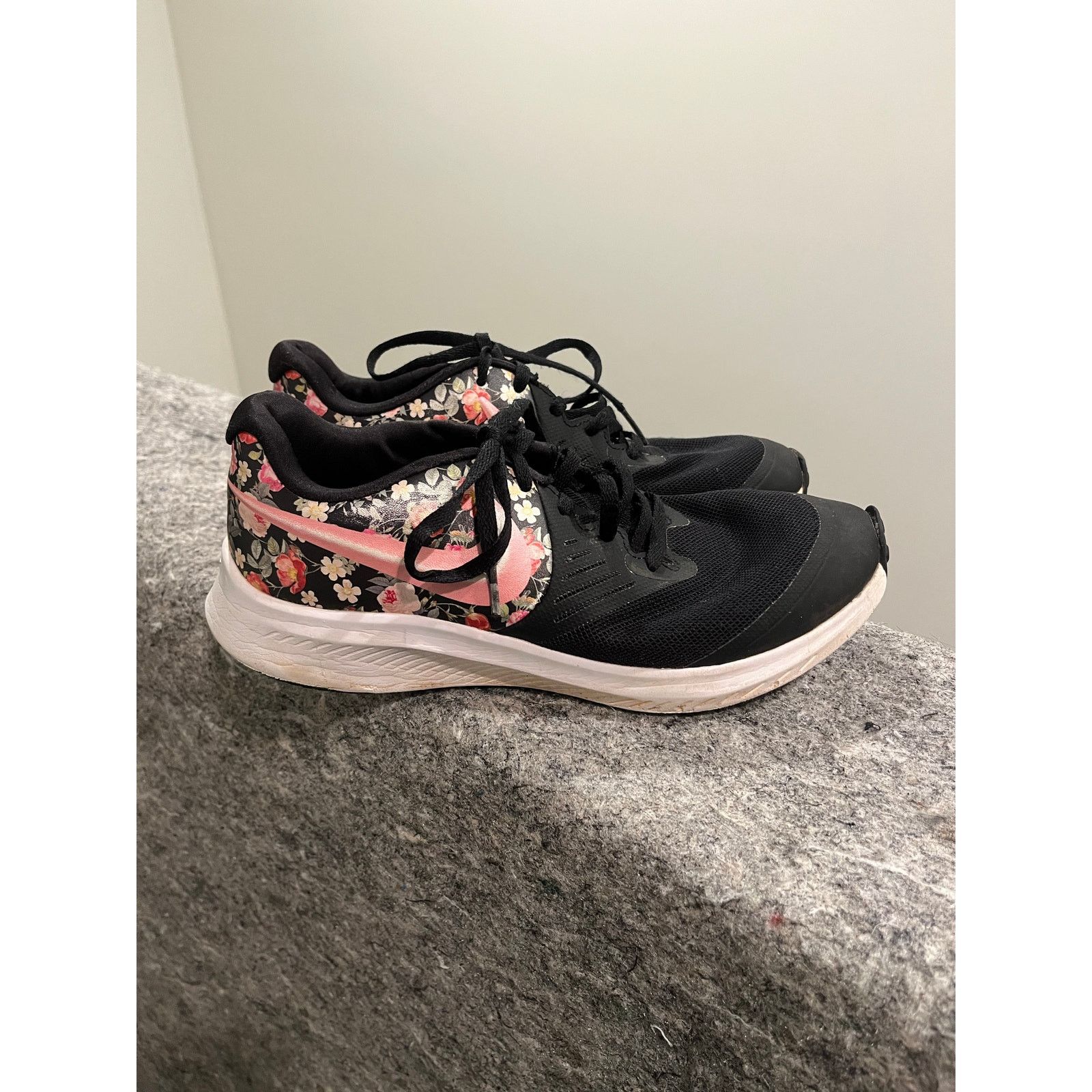Nike Nike Girls Star Runner 2 Floral Running Shoes Sneakers 5Y Size US 5 / IT 35 - 1 Thumbnail