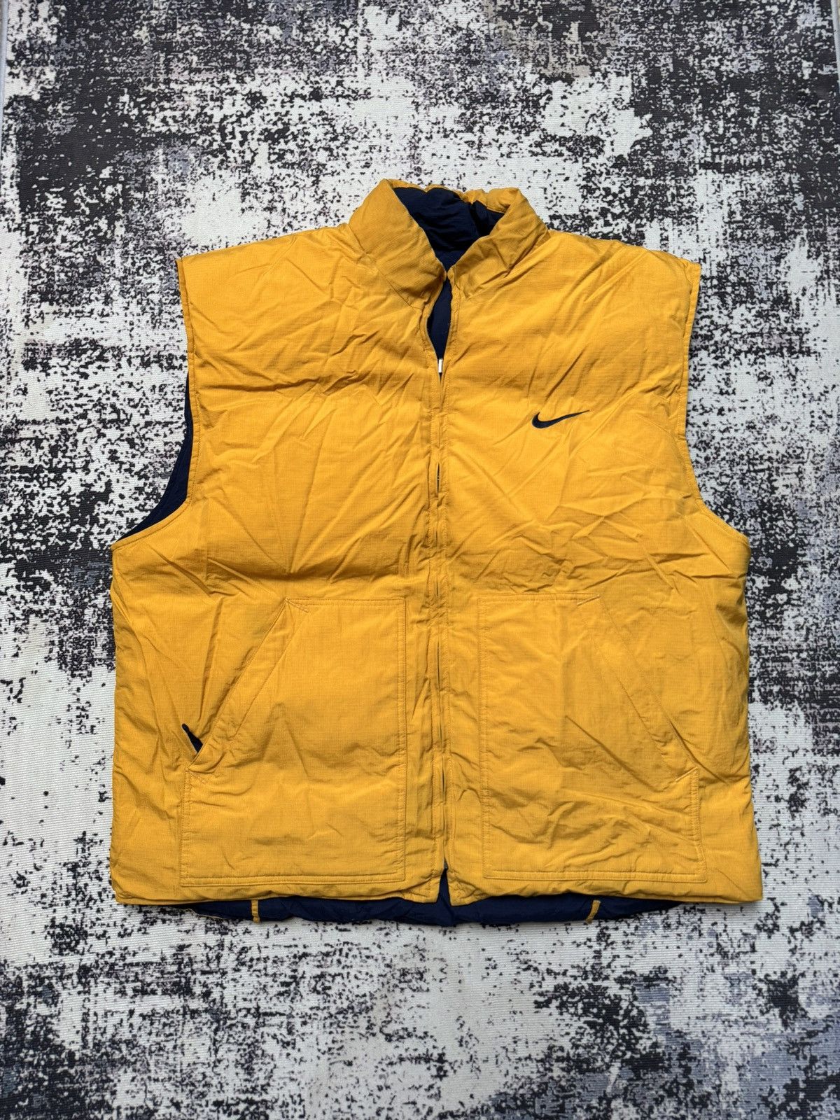 Nike Vintage 90's Nike Drill Black Puffer Vest Big reverse Logo Size US XL / EU 56 / 4 - 5 Thumbnail