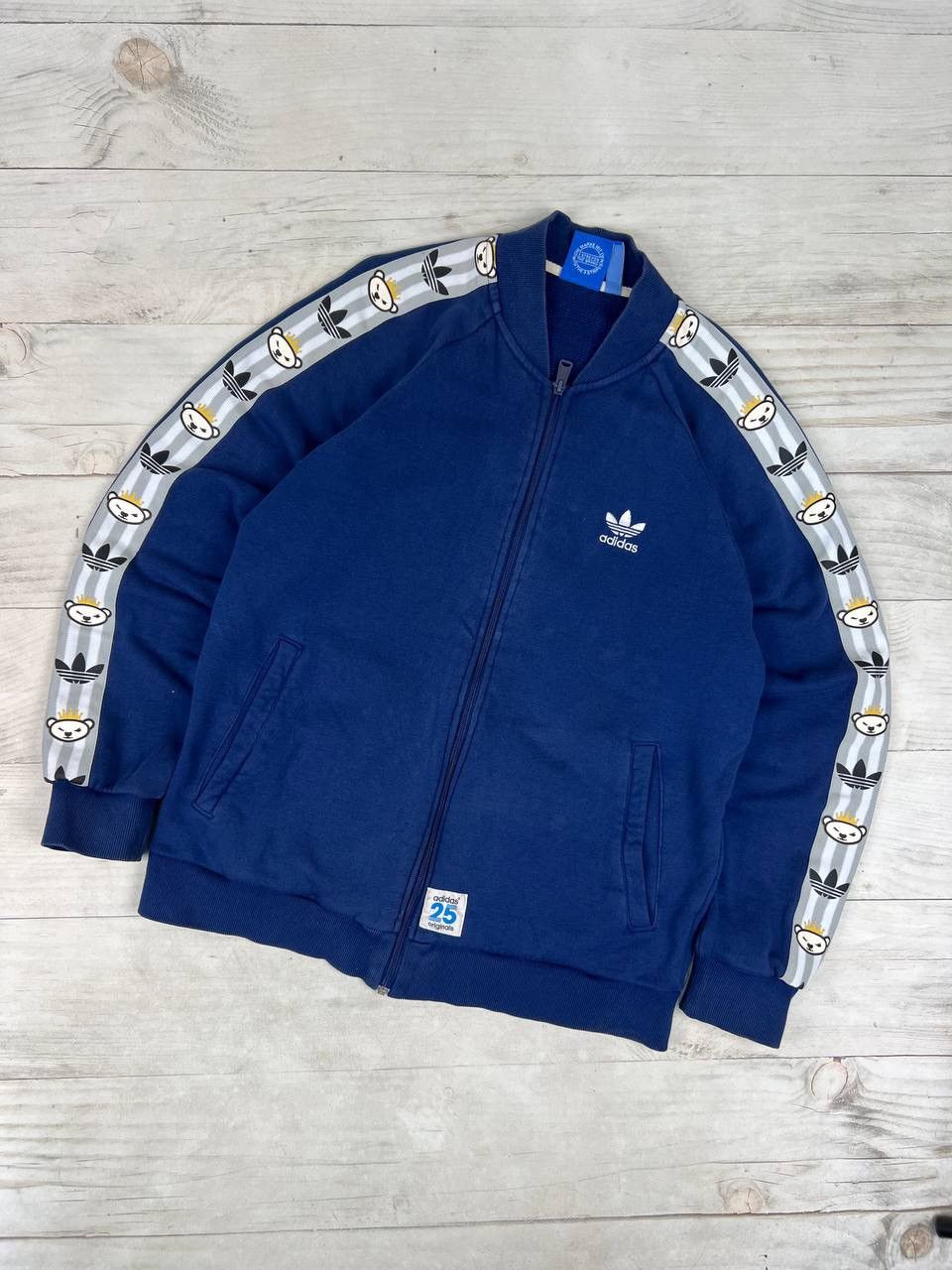 XSサイズ】アディダス × NIGO コラボ スタジャン 25周年 NEWS LIST