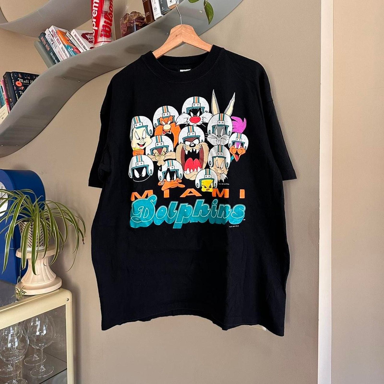 Vintage Vintage 1995 Miami Dolphins Looney Tunes Shirt Size US L / EU 52-54 / 3 - 1 Thumbnail