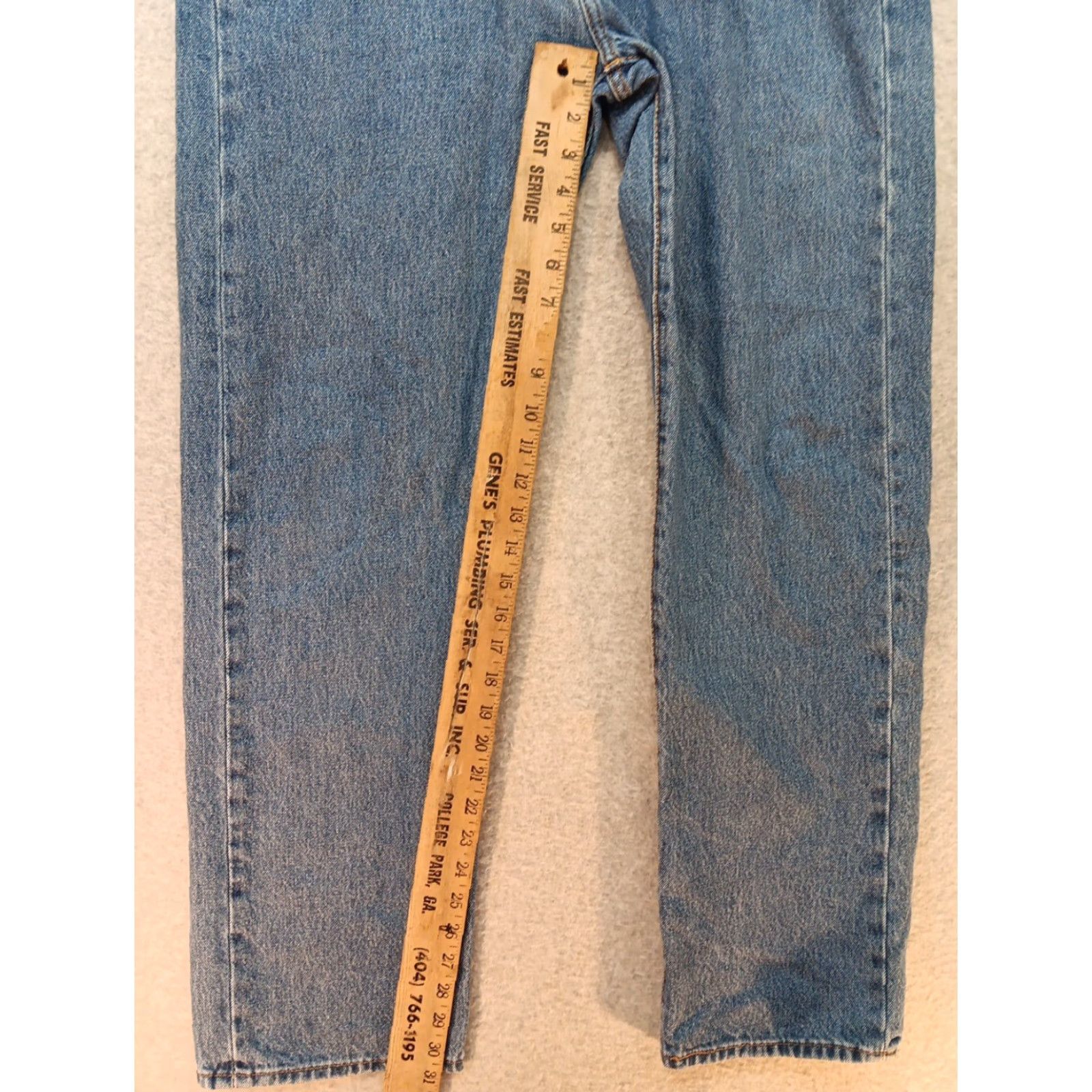 Levi's Levi's 501 Jeans Mens 35x32 Blue Medium Wash Button Fly Regular Straight Denim 5-Pocket GUC Men Size US 35 - 7 Thumbnail