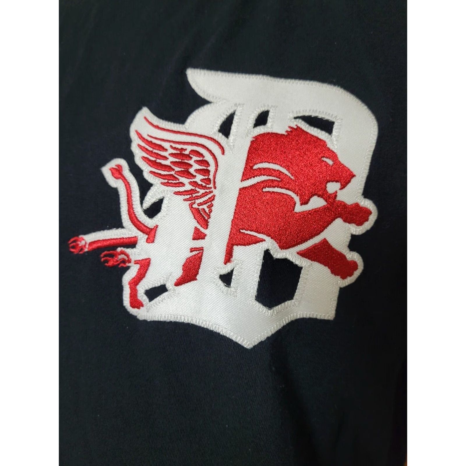 Logo 7 Bold Currency T-Shirt Detroit Sports Mashup Streetwear Hip Hop Shirt XL Black Men Crew Neck Short Sleeve 100% Cotton Graphic Tee Size US XL / EU 56 / 4 - 2 Thumbnail
