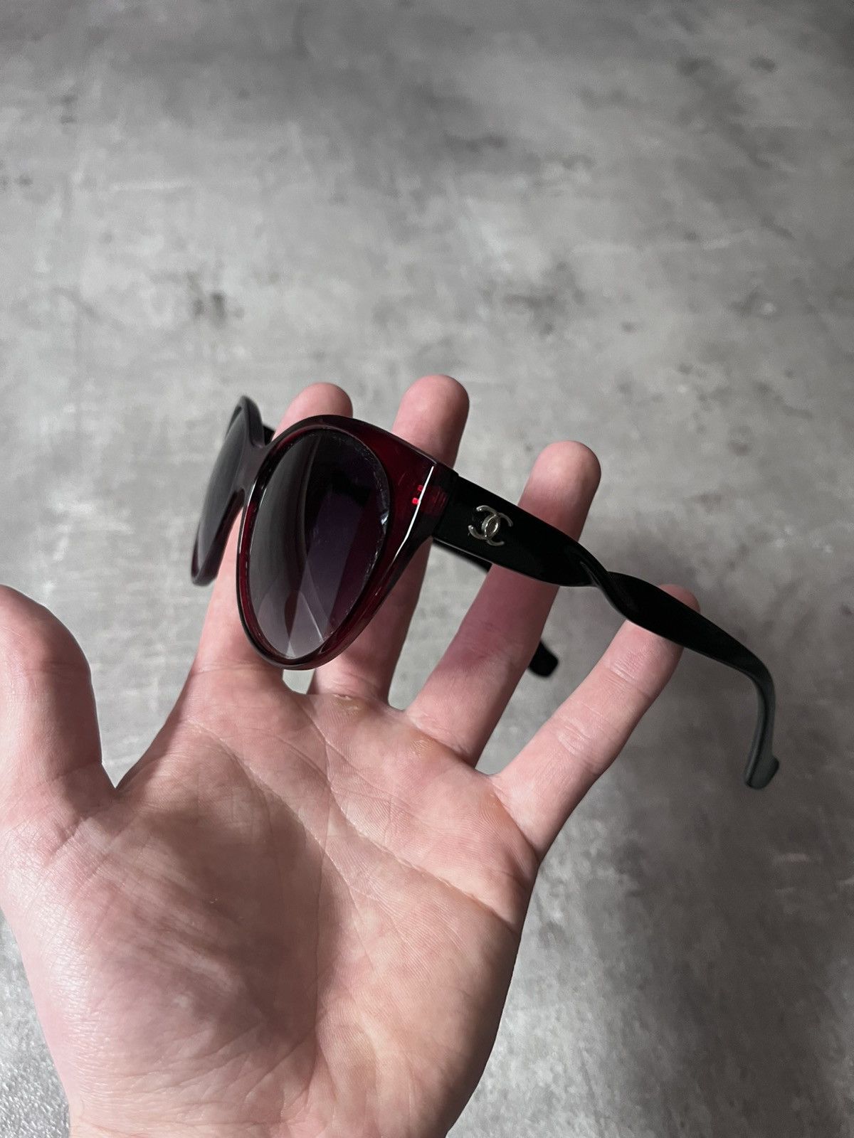 Chanel Chanel black red sunglasses twist women Size ONE SIZE - 1 Thumbnail