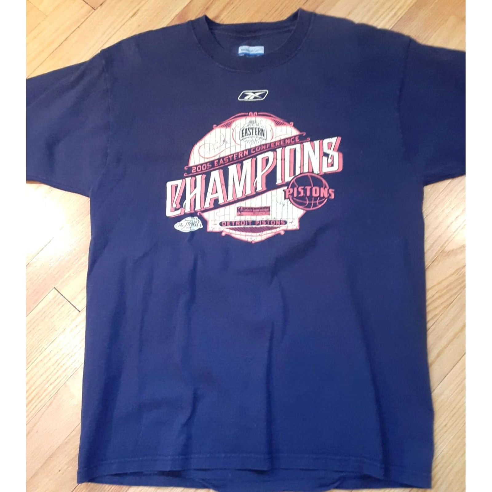 Reebok VINTAGE Detroit Pistons 2005 Champs Reebok Locker Room Edition T-Shirt Medium Red Mens Size US M / EU 48-50 / 2 - 3 Thumbnail