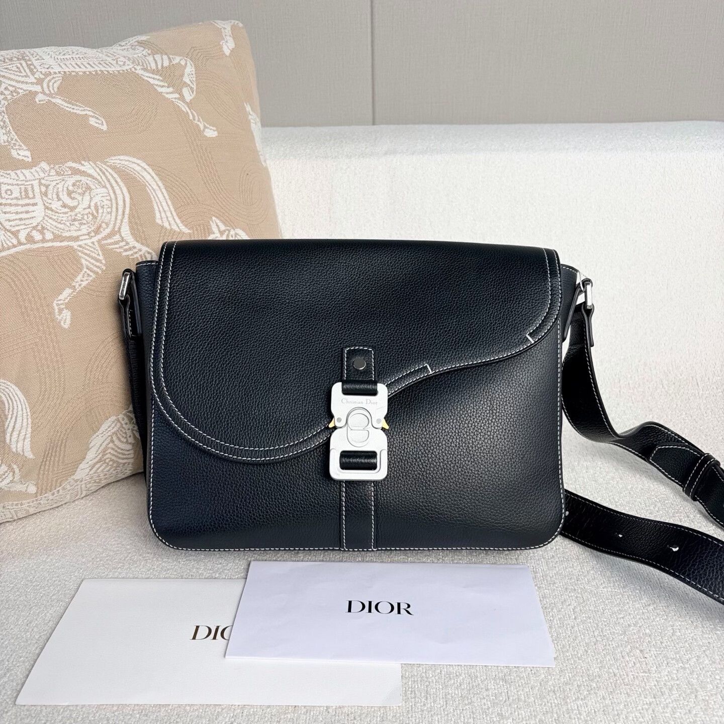 Dior Pre-loved Bag Very good condition Size ONE SIZE - 1 Thumbnail