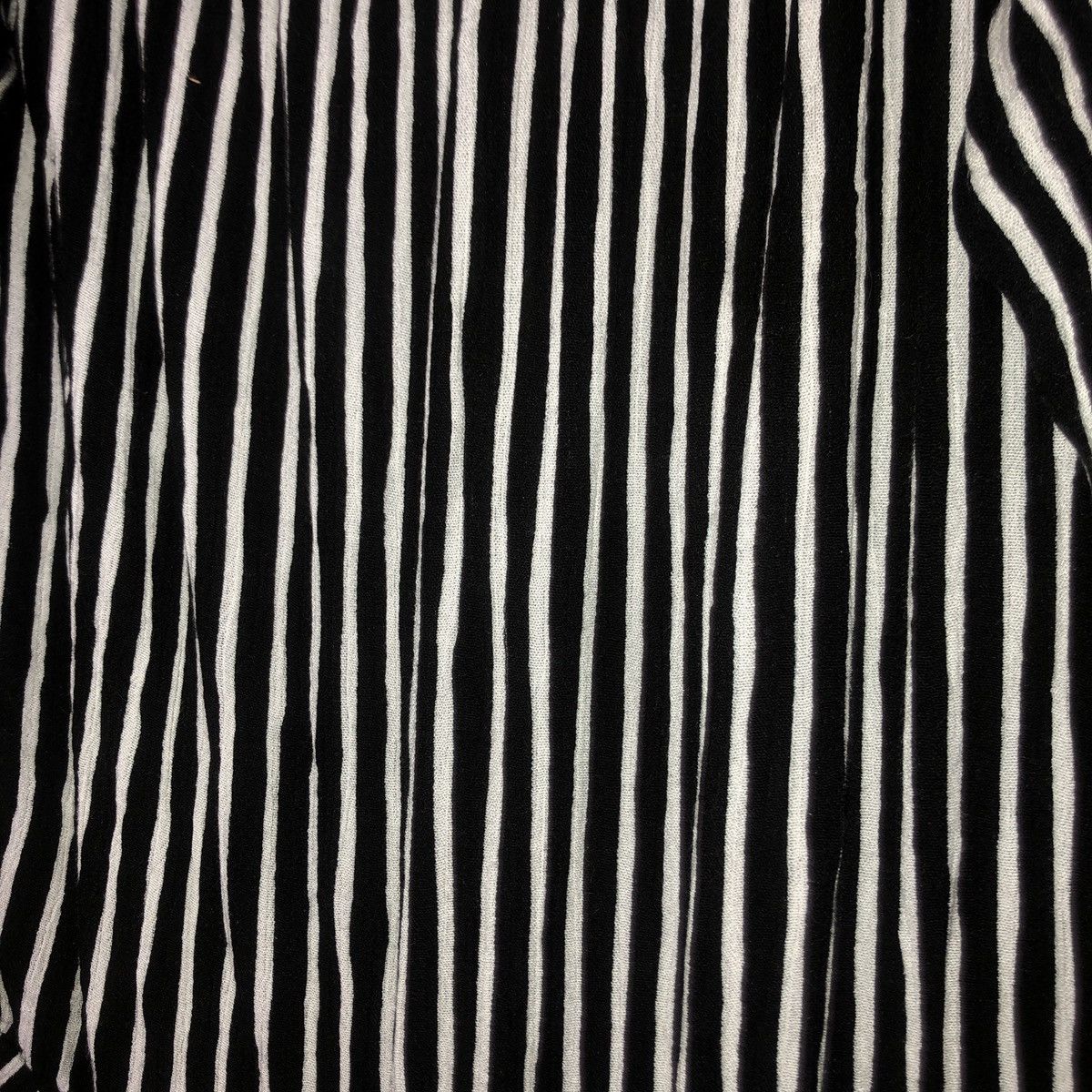 Forever 21 Forever 21 Black & White Off The Shoulder Striped Romper Size 30" / US 8 / IT 44 - 2 Thumbnail