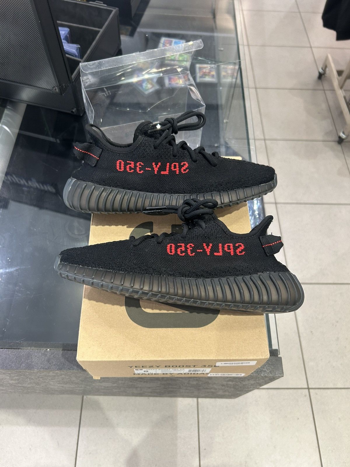Yeezy Adidas Yeezy 350 bred Size US 8 / EU 41 - 1 Thumbnail
