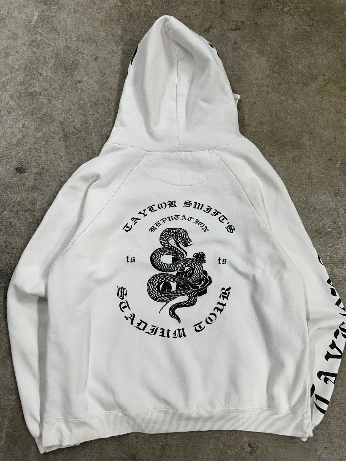 Band Tees Crazy Y2K Taylor Swift Reputation Serpent Tour Band Hoodie Size US M / EU 48-50 / 2 - 4 Thumbnail