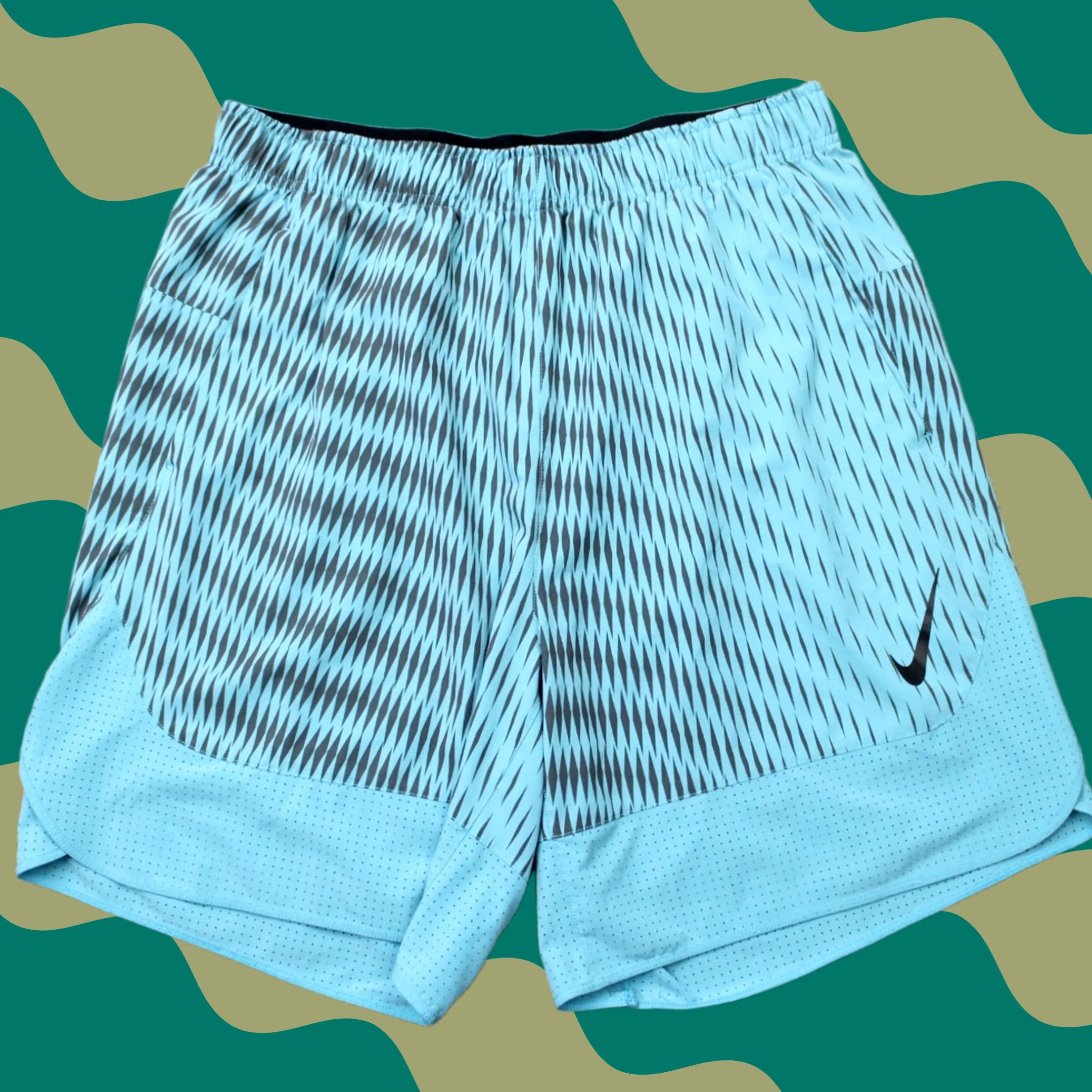 Nike Nike Mens XL Blue Geometric 8" Flow Woven Training Athletic Athleisure Size US 36 / EU 52 - 1 Thumbnail