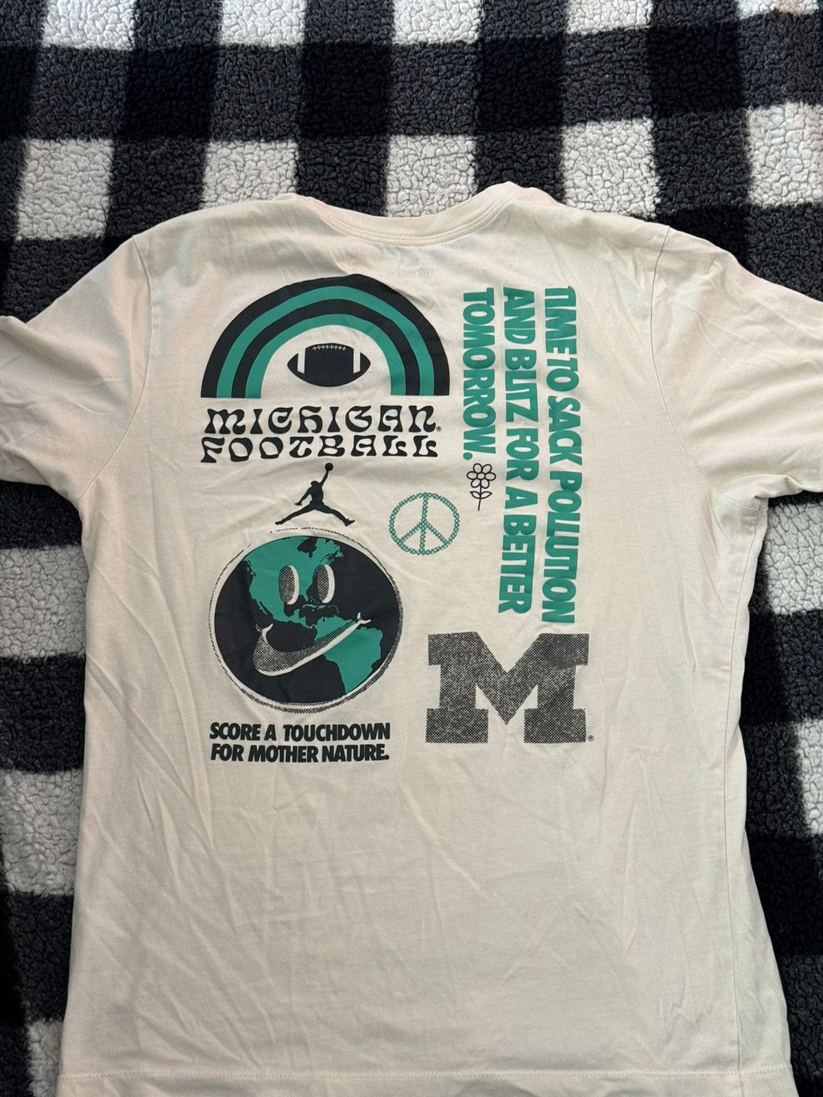 Nike Michigan "Score For Mother Nature" Graphic Tee Size US M / EU 48-50 / 2 - 2 Thumbnail