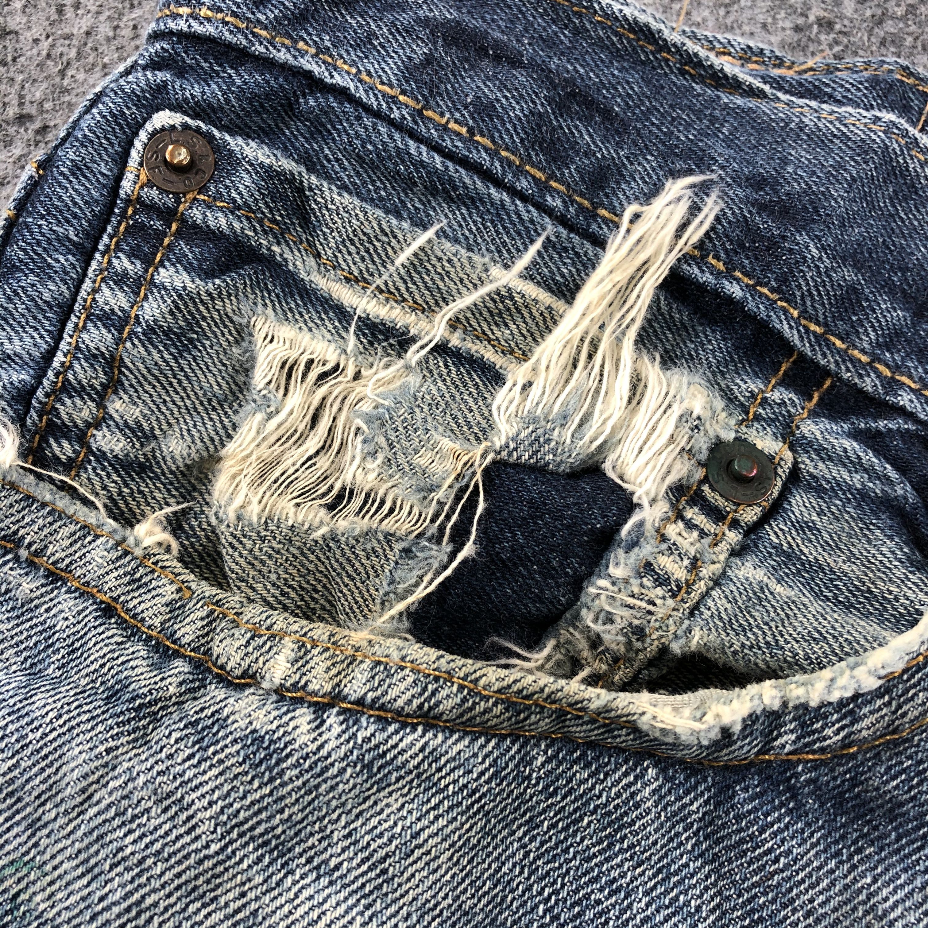 Levi's Vintage Blue Wash Levis 562 Jeans-J2584 Size US 37 - 9 Thumbnail
