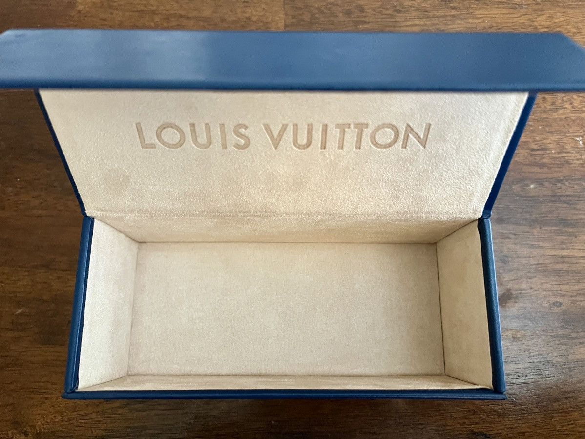 Louis Vuitton Louis Vuitton Glasses Case Sunglasses Case Magnetic Box Size ONE SIZE - 2 Thumbnail