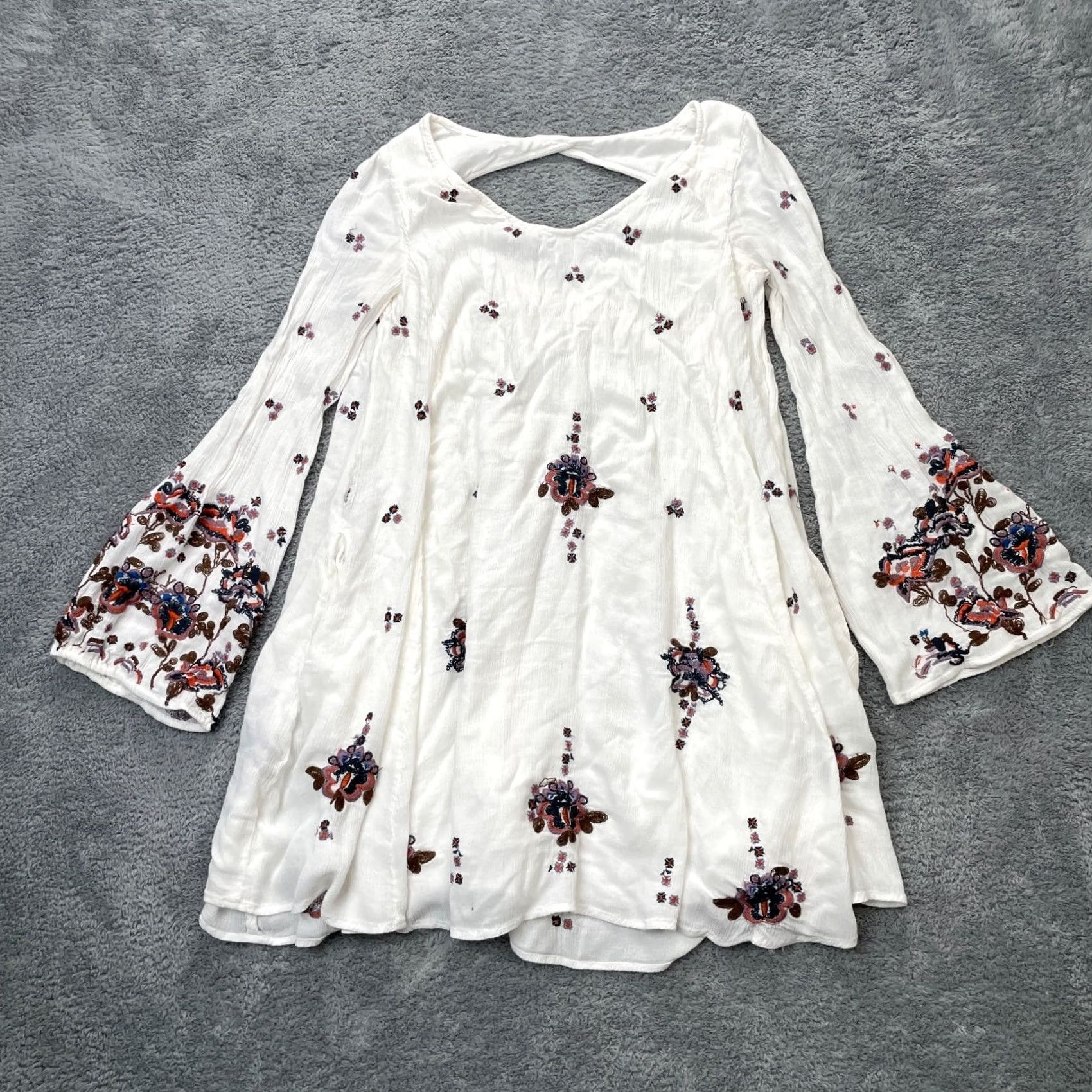 Free People Free People Dress Womens M White Mini Floral Embroidered Bell Sleeve Bohemian City 90s Style Womens Size M / US 6-8 / IT 42-44 - 2 Thumbnail