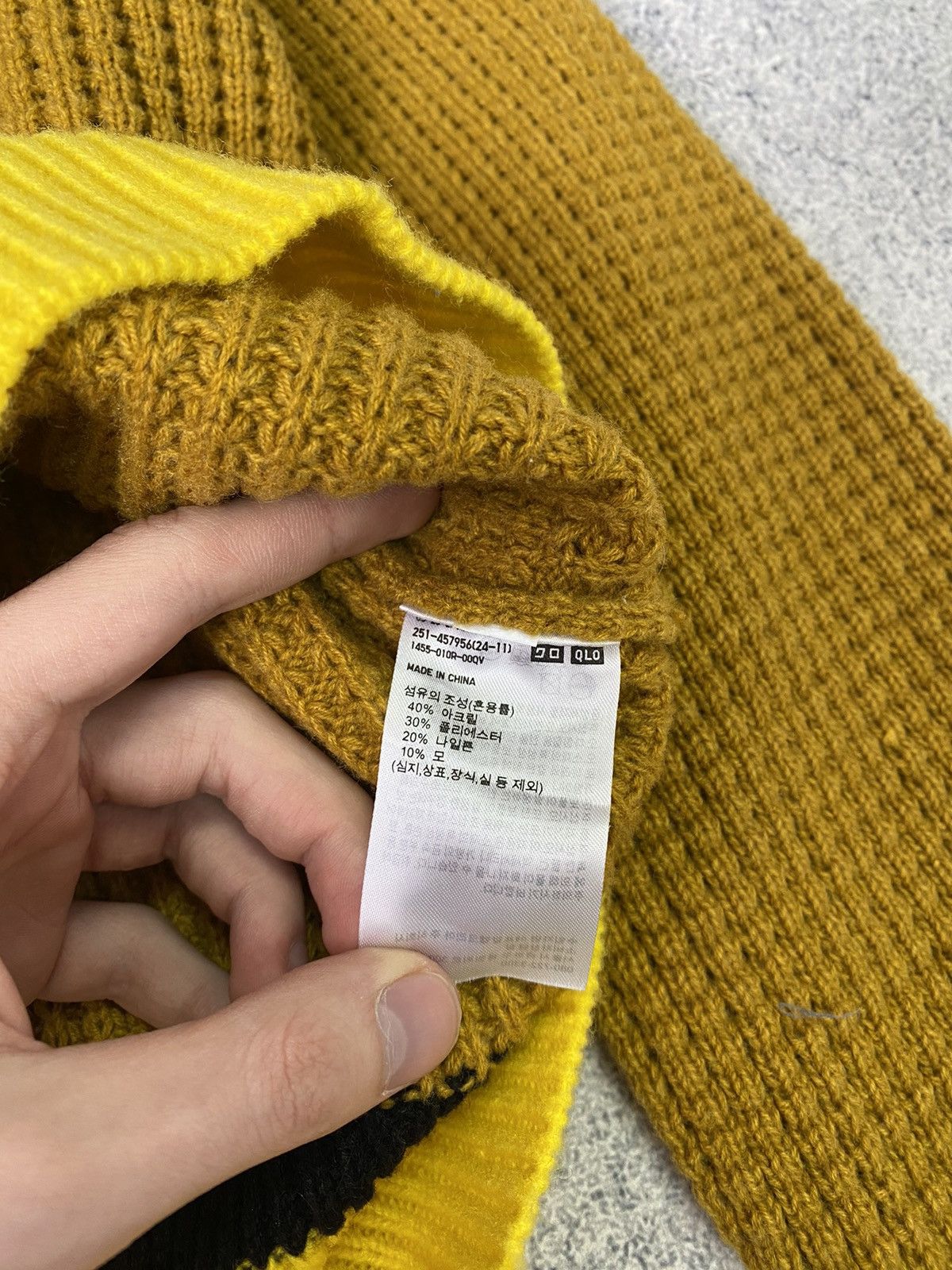 Marni × Uniqlo × Vintage FW22 Knitted Marni x Uniqlo Vneck Cropped Women’s Sweater Size XL / US 12-14 / IT 48-50 - 10 Thumbnail