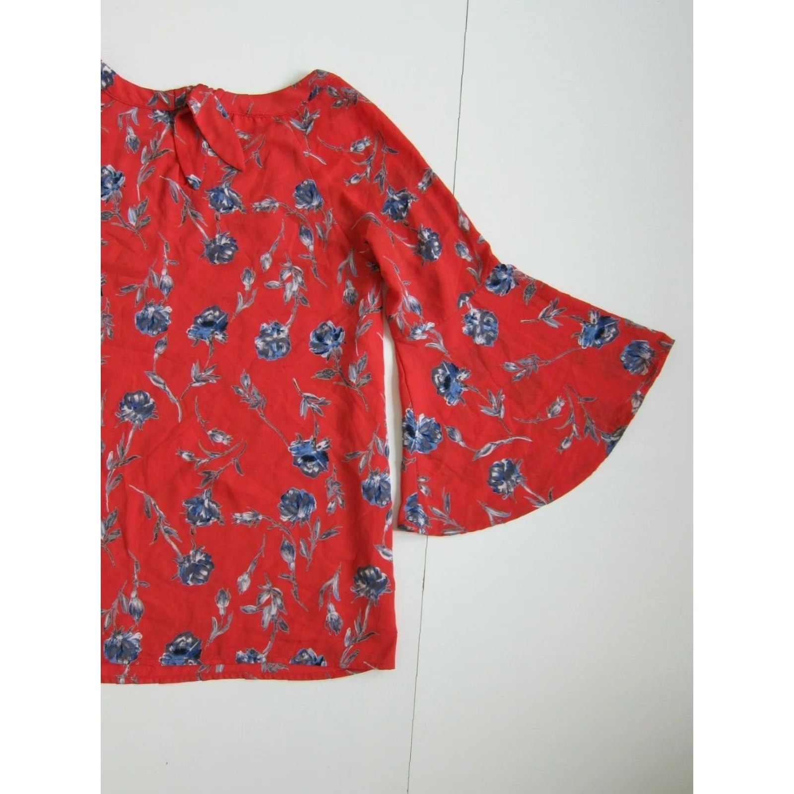 Vintage Halogen Floral Red Grey Blue Scoop Neck Long Sleeve Blouse Small Women Shirt Dressy Casual Tunic Blouse 3/4 Sleeve Size S / US 4 / IT 40 - 7 Thumbnail