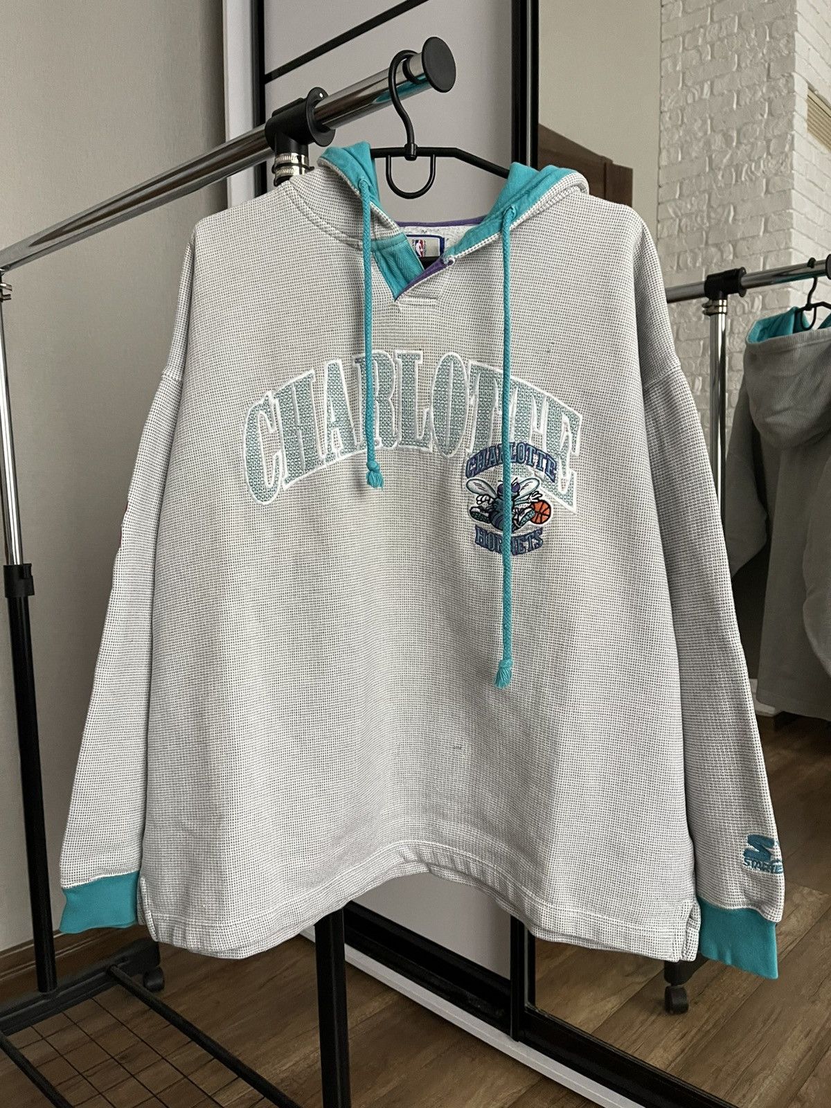 Starter Charlotte Hornets Starter NBA Vintage Hoodie Pullover 90s Size US XL / EU 56 / 4 - 4 Thumbnail
