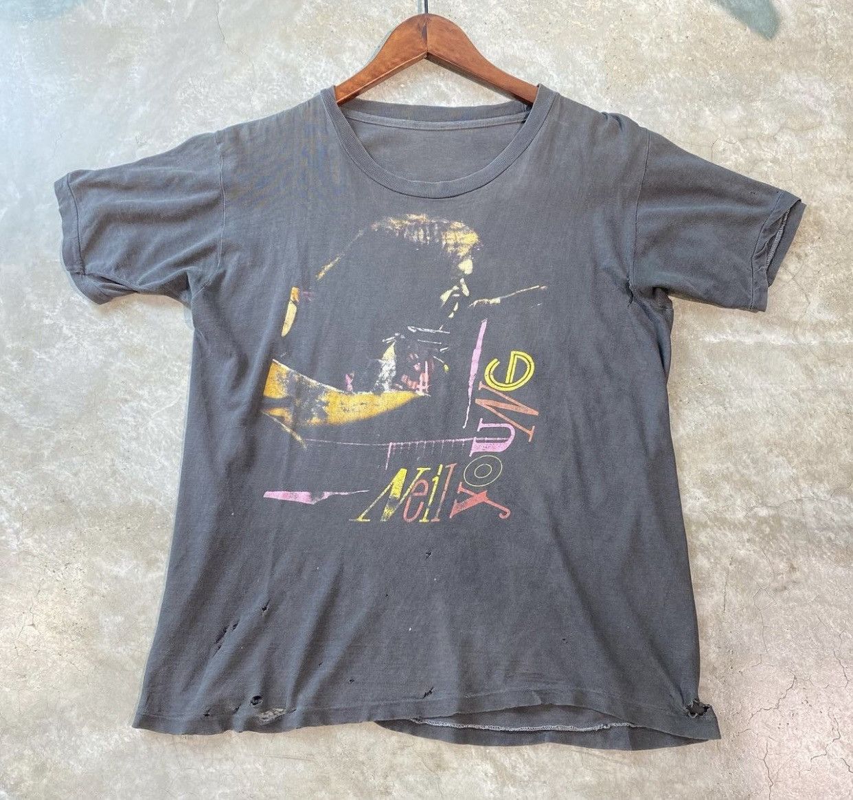 Band Tees Vintage 80s Neil Young Thrashed Fade Tee Size L / US 10 / IT 46 - 1 Thumbnail