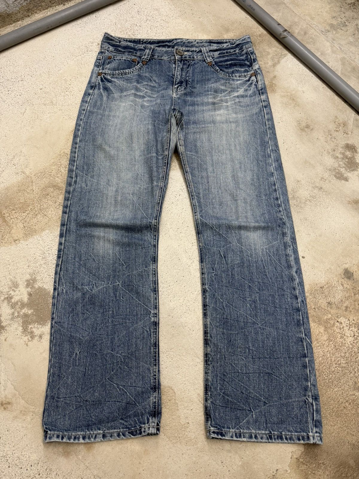 Japanese Brand Vintage Y2K Buckle Back Lightning i6w9 wash Denim Pants Size US 35 - 1 Thumbnail