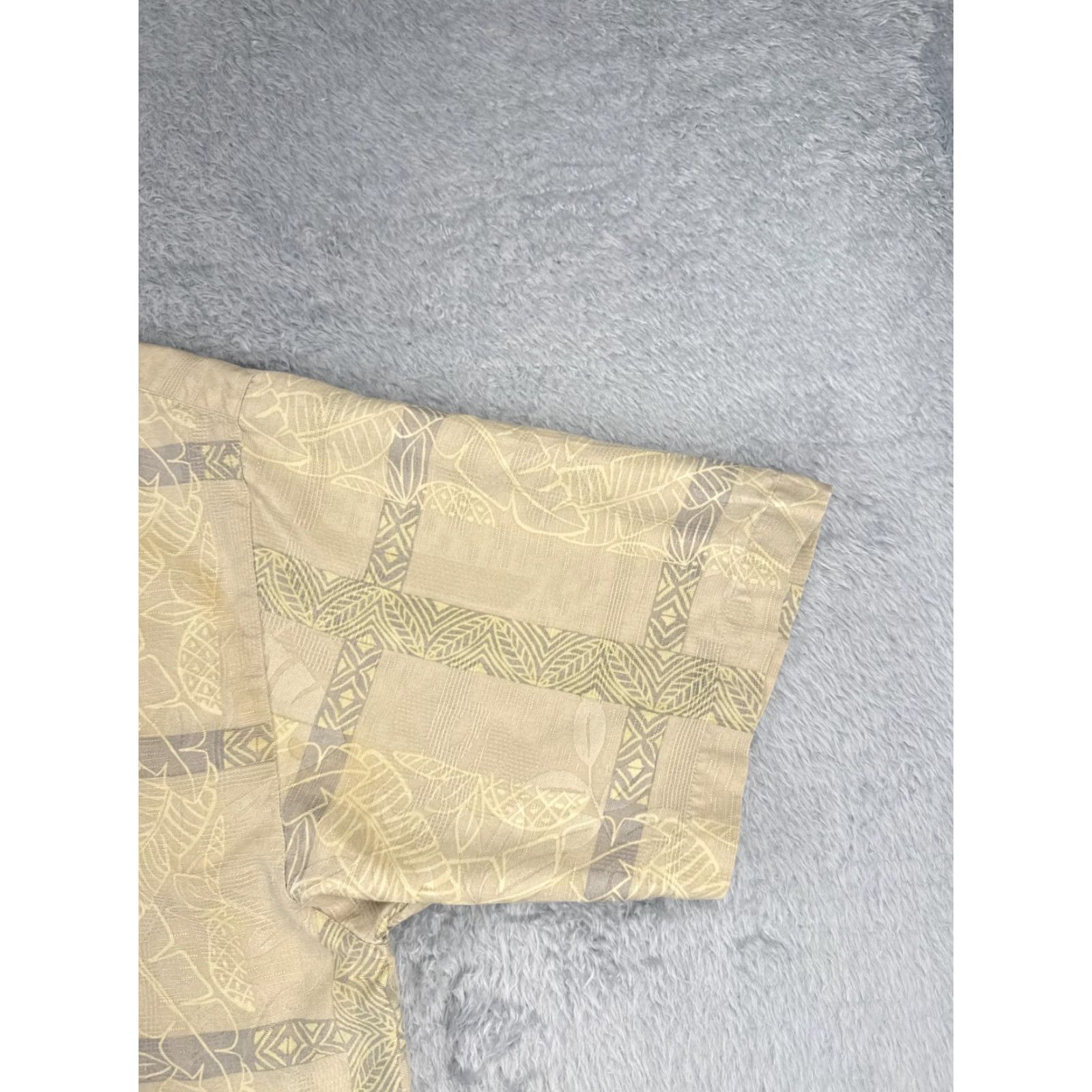 Tommy Bahama Tommy Bahama Shirt Men Large Beige Floral Hawaiian Silk Button-Up Pocket Aloha Resort Size US L / EU 52-54 / 3 - 2 Thumbnail