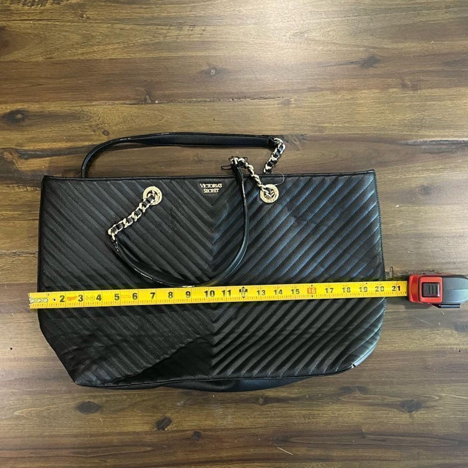 Victoria's Secret NWOT Victoria's Secret Pebbled V-Quilt Everything Tote Black Size ONE SIZE - 2 Thumbnail