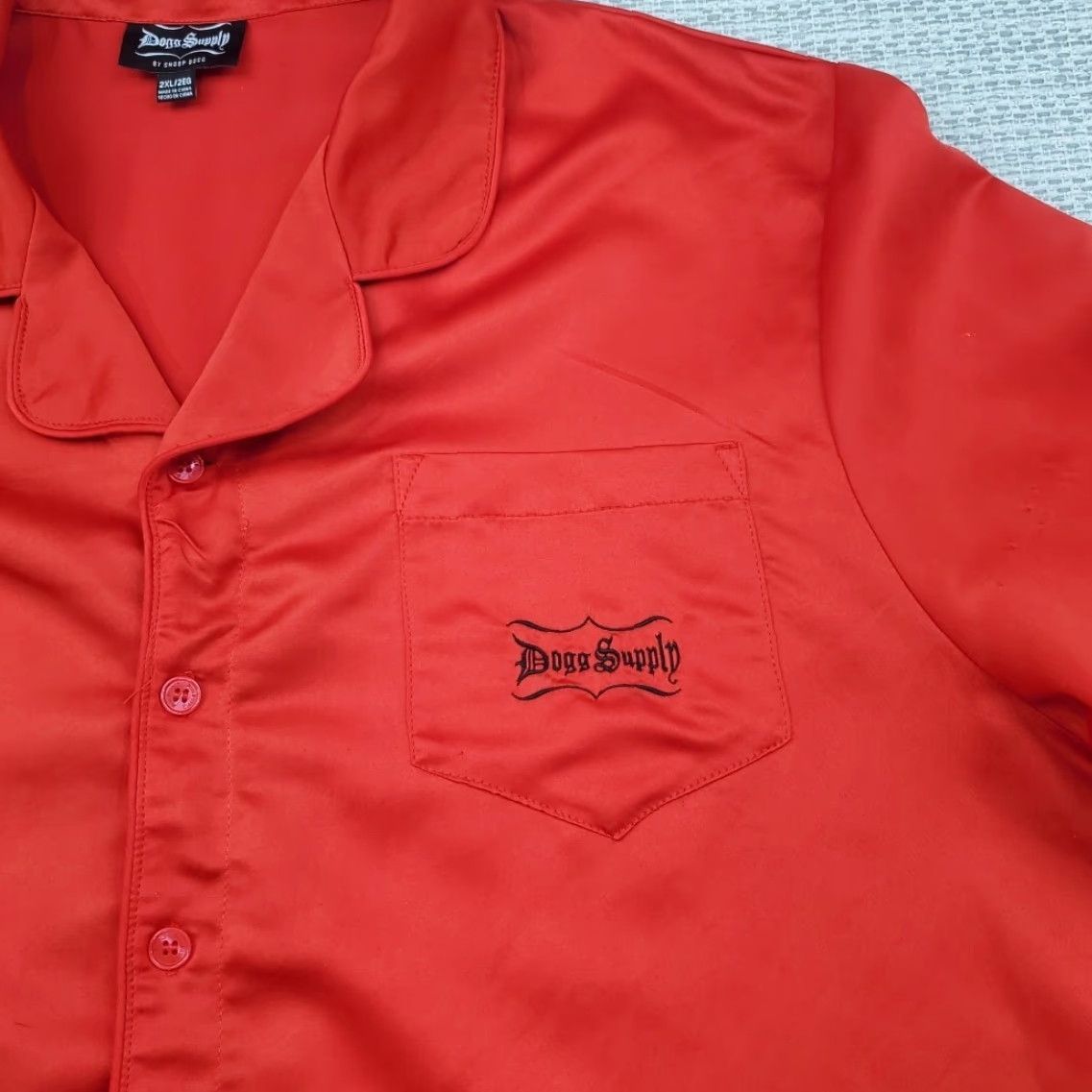 Vintage Dogg Supply Snoop Dogg Mens Sleep Shirt 2XL Satin Poly Red Long Sleeve Button Collared Pocket Logo Sleepwear Size US XXL / EU 58 / 5 - 6 Thumbnail