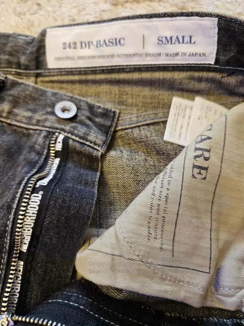 Neighborhood Neighborhood size S jeans Size US 27 - 3 Thumbnail