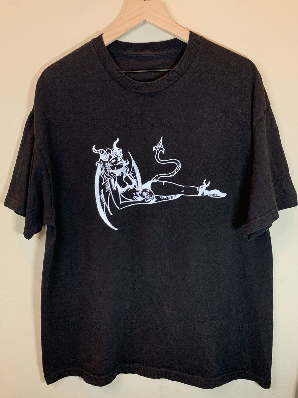 Vintage *RARE* Vintage 90’s Hot Devil Girl Pinup Sexy Art T-Shirt XL Size US XL / EU 56 / 4 - 1 Thumbnail