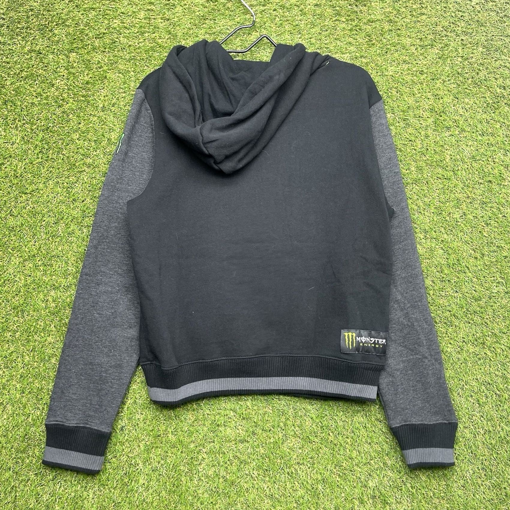 Vintage VINTAGE Monster Energy Hoodie Mens M Black 2000s Grunge Logo Pockets Hooded Zip Regular Fit Sweatshirt Size US M / EU 48-50 / 2 - 2 Thumbnail