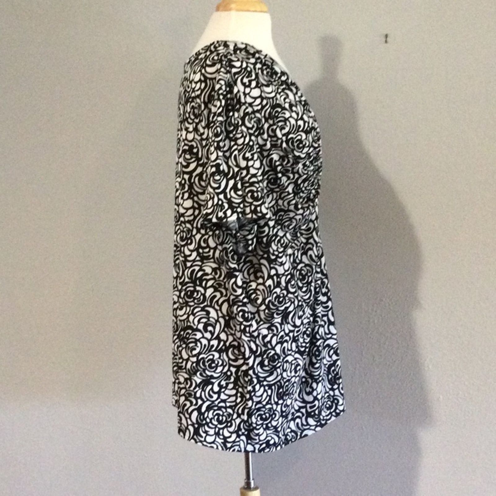 Other Lane Bryant Black & White V-Neck Short Sleeve Blouse 26/28 Size 3XL / US 20-22 - 5 Thumbnail