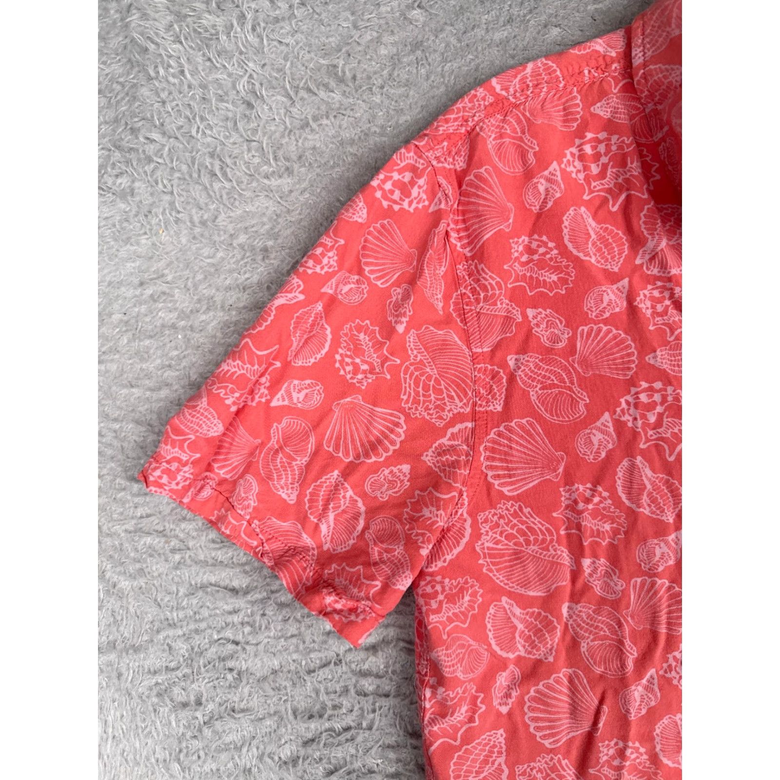 Vintage Cove Shirt Men M Pink White Seashells 100% Rayon Button Up Pocket Hawaiian Logo: Resort Vacation Luau Aloha American Geometric Short Sleeve Size US M / EU 48-50 / 2 - 3 Thumbnail