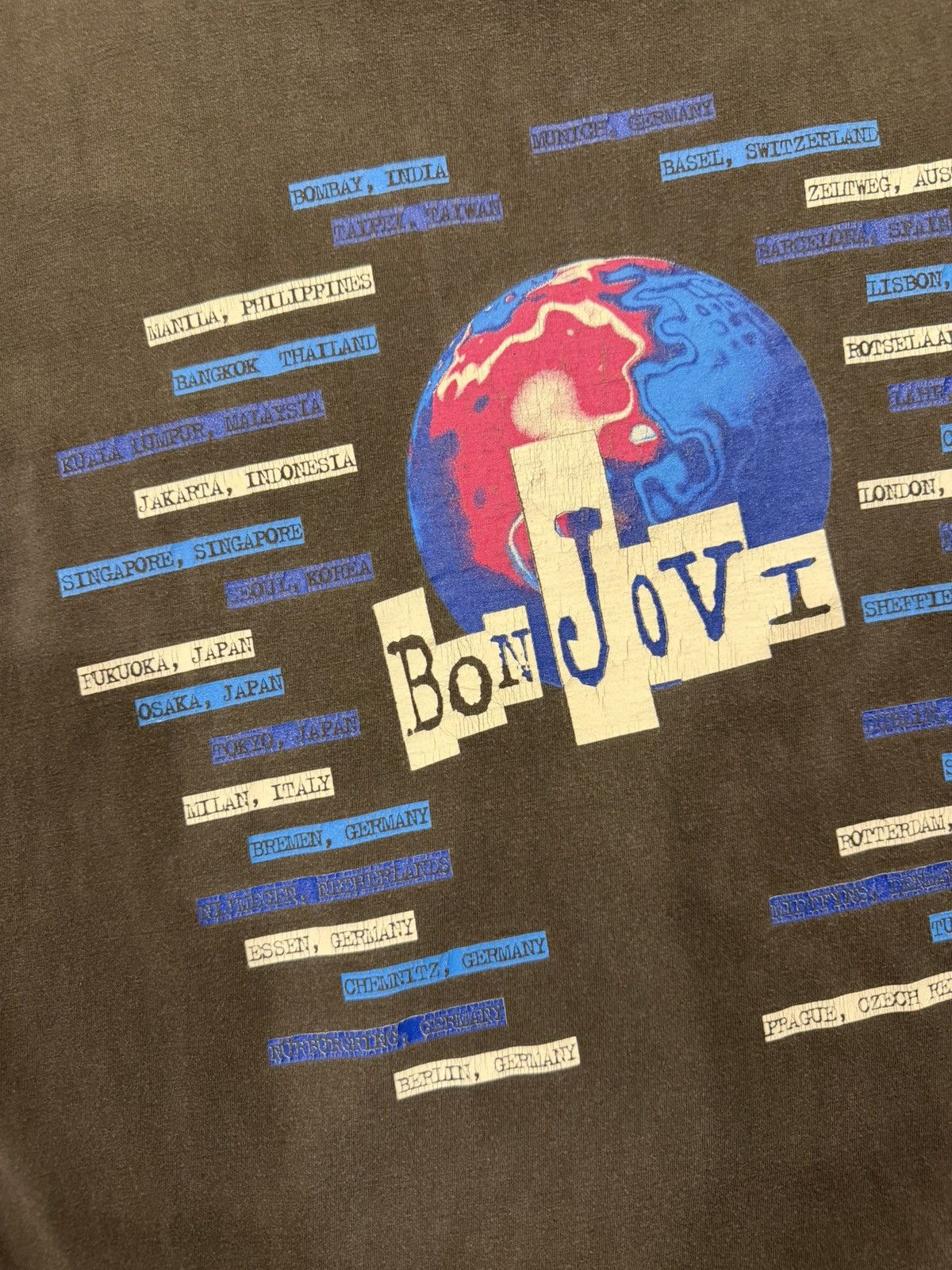 Vintage Vintage Bon Jovi 1995 World Tour Faded Band Tee Size US XL / EU 56 / 4 - 15 Thumbnail