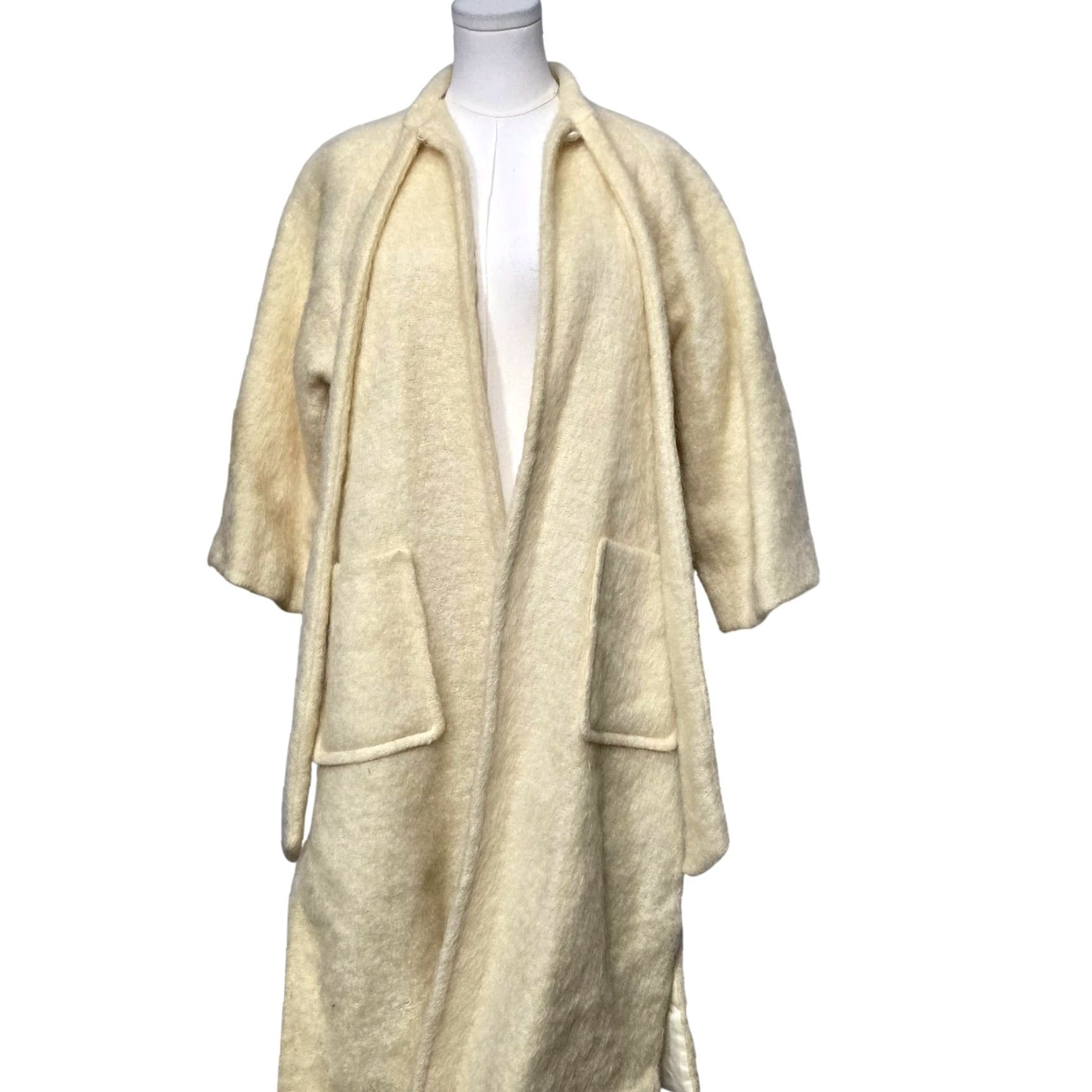 Vintage Emily Wetherby Coat Womens Medium Ivory Fuzzy Boucle Lined Pockets Belted Mid-Length Size M / US 6-8 / IT 42-44 - 2 Thumbnail
